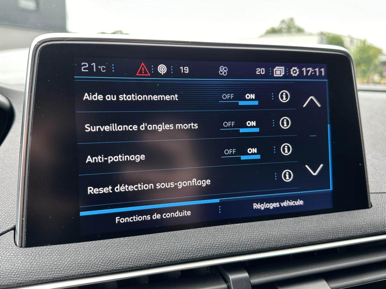 PEUGEOT 5008 1.2i PureTech S&S 130 Allure + ATTELAGE - COURROIE DE DISTRIBUTION NEUVE