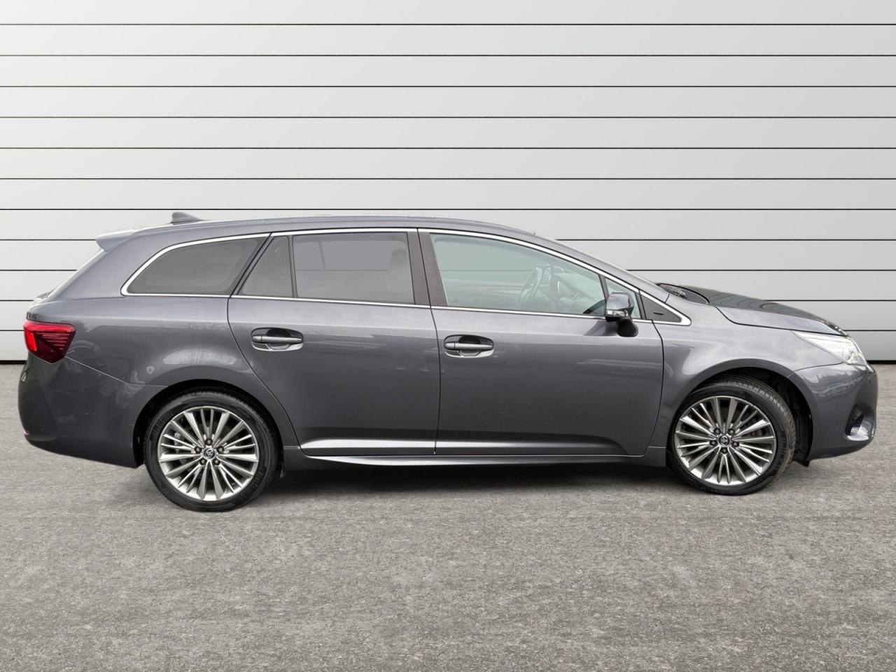 TOYOTA AVENSIS Touring Sports 143 D-4D Executive