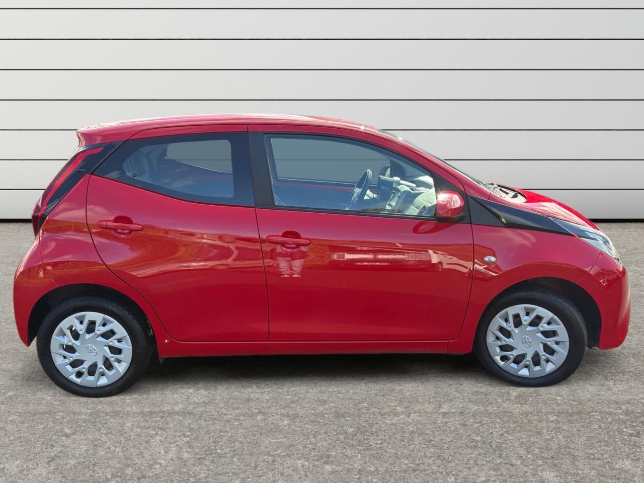 TOYOTA AYGO 1.0 VVT-i X-Play - TVA RÉCUPÉRABLE