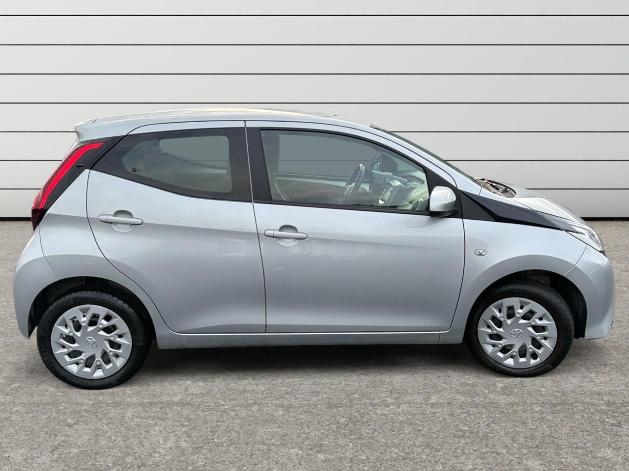 TOYOTA AYGO 1.0 VVT-i X-Play - TVA RÉCUPÉRABLE