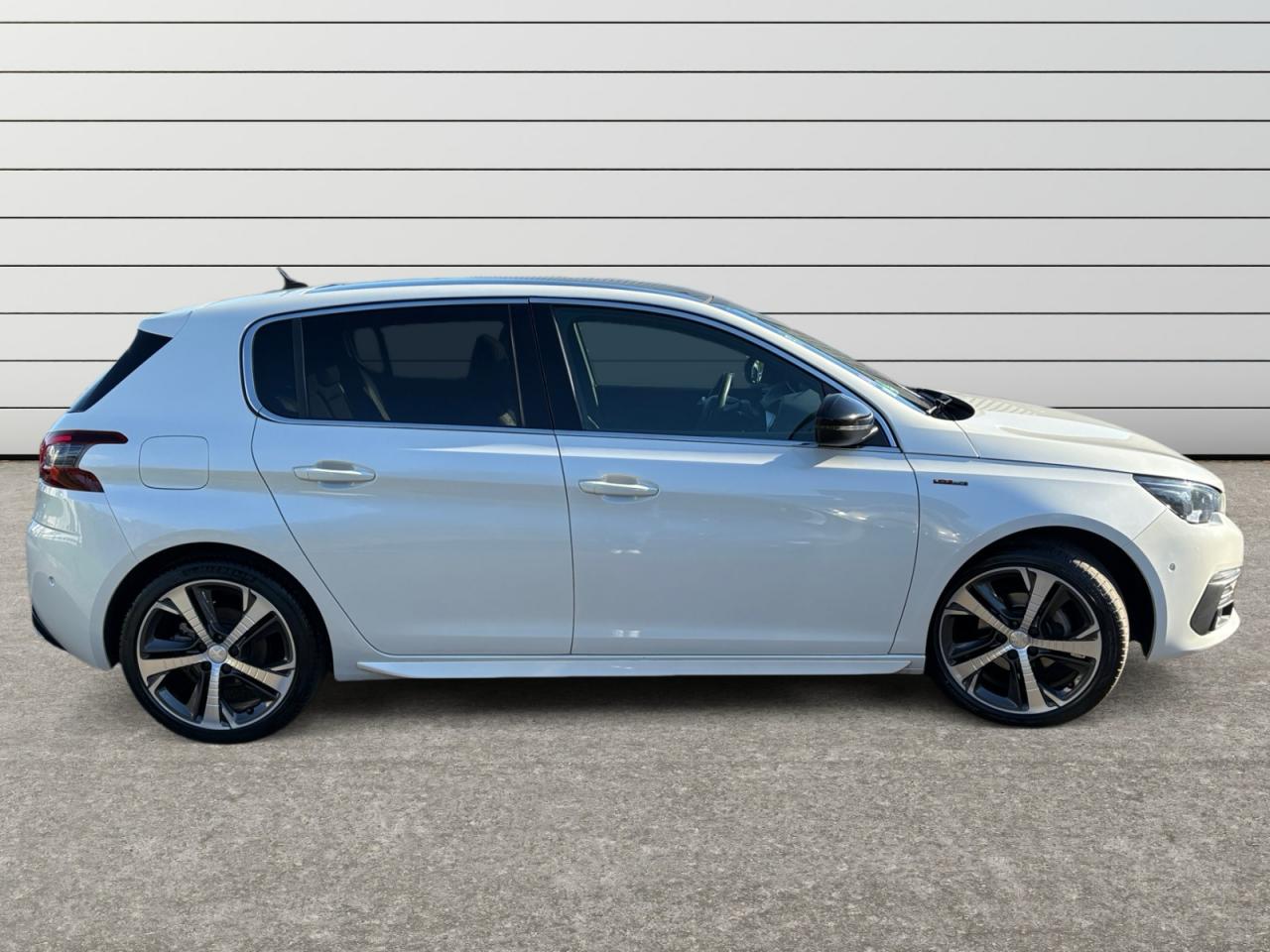 PEUGEOT 308 1.2i PureTech S&S 130 GT Line + ATTELAGE