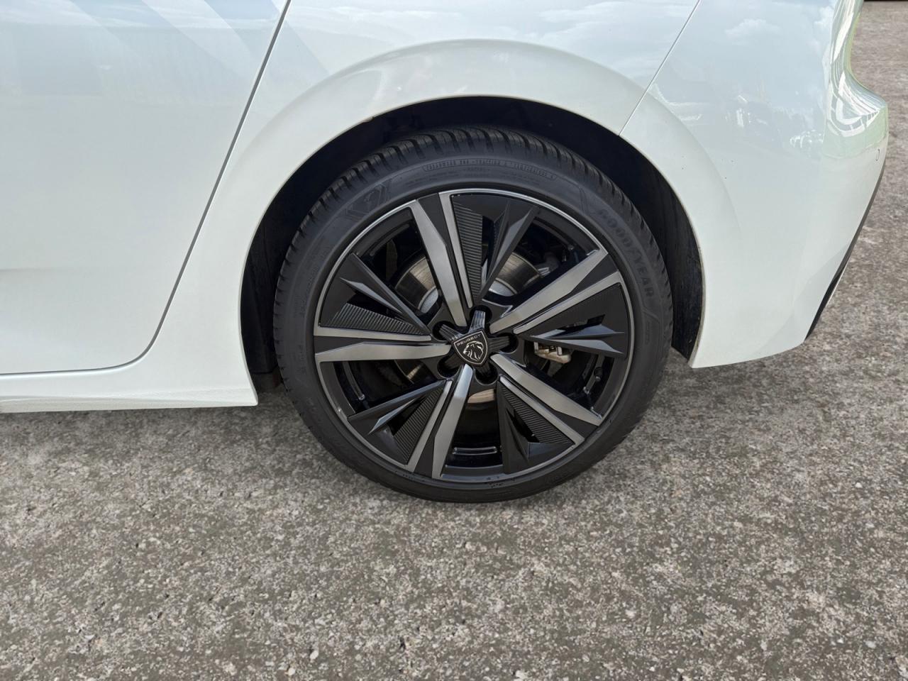 PEUGEOT 308 1.6 PHEV 225 e-EAT8 GT + CAMERA 360 + FOCAL