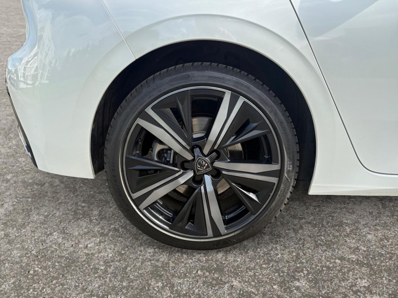 PEUGEOT 308 1.6 PHEV 225 e-EAT8 GT + CAMERA 360 + FOCAL
