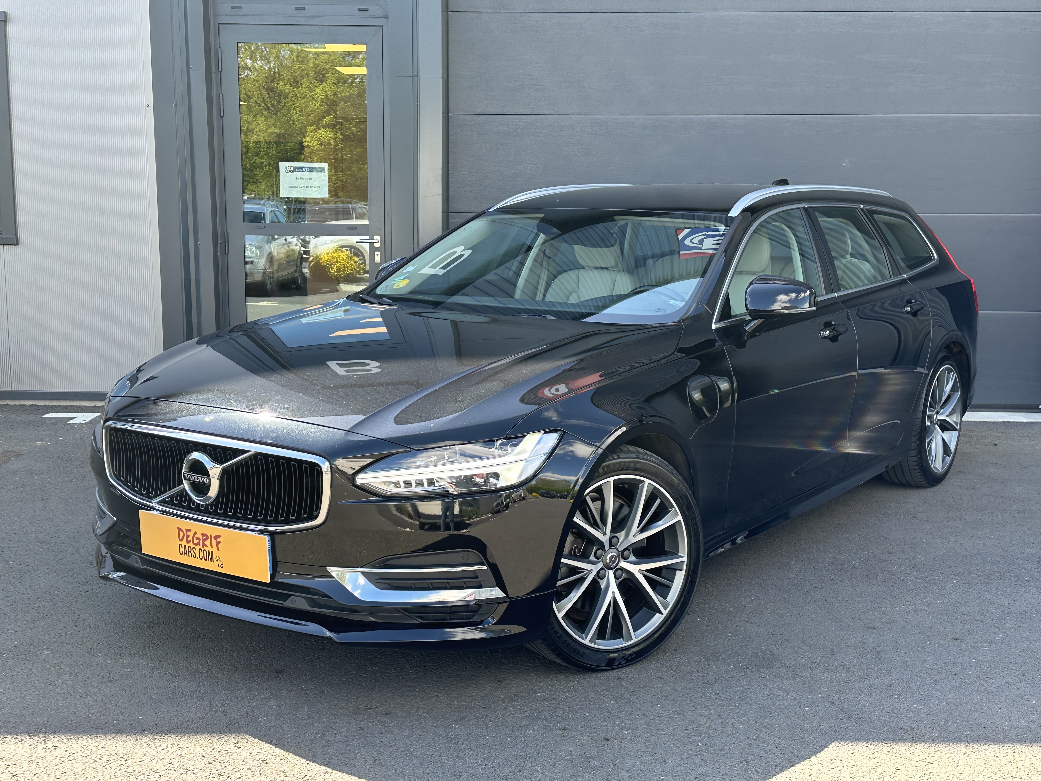 VOLVO V90 T8 Twin Engine 303 + 87 ch Geartronic 8 Momentum