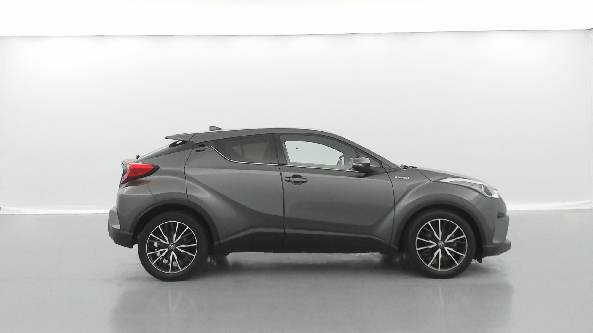 TOYOTA C-HR   Distinctive 122h