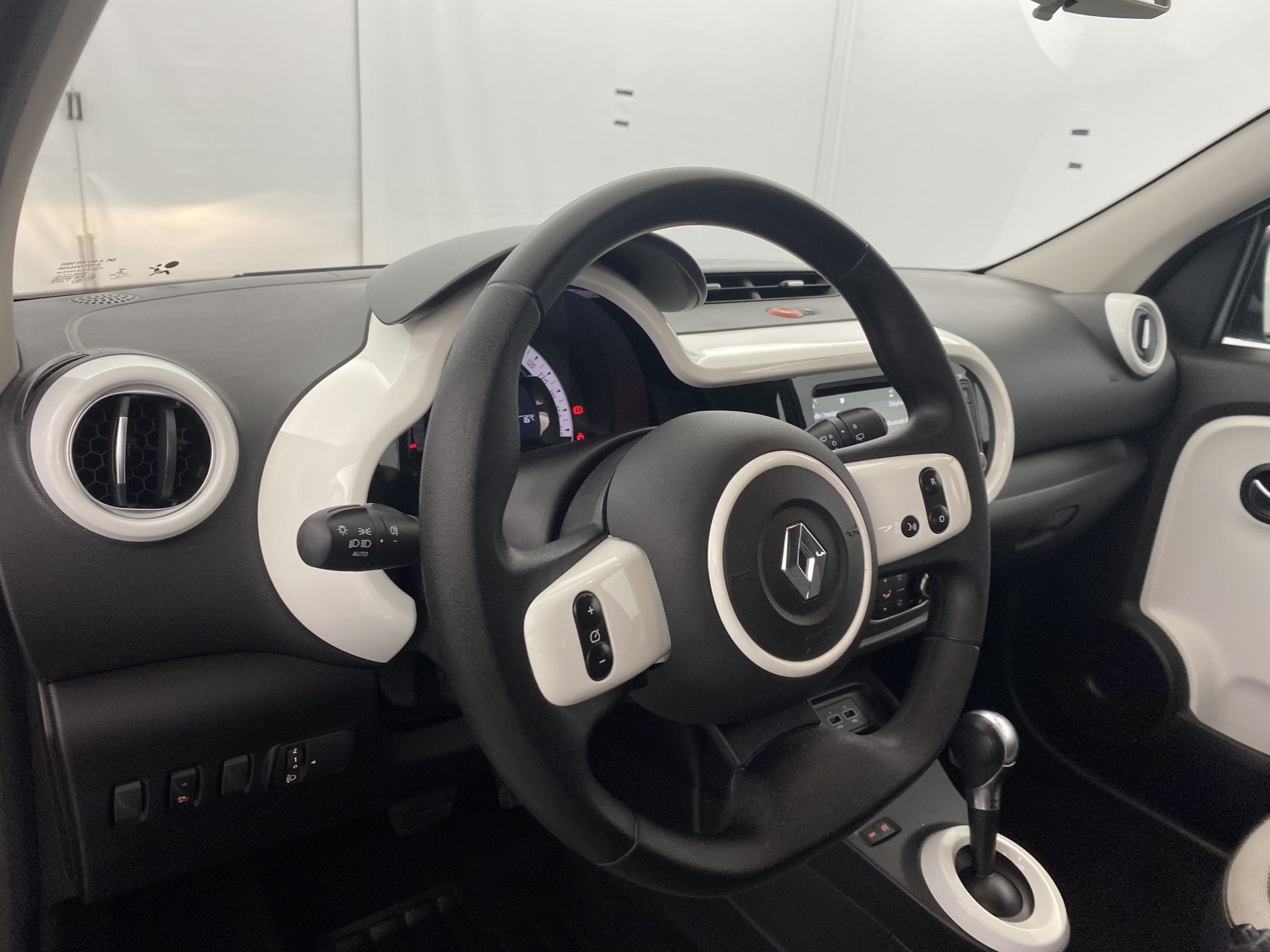 RENAULT TWINGO   Zen III Achat Integral 21