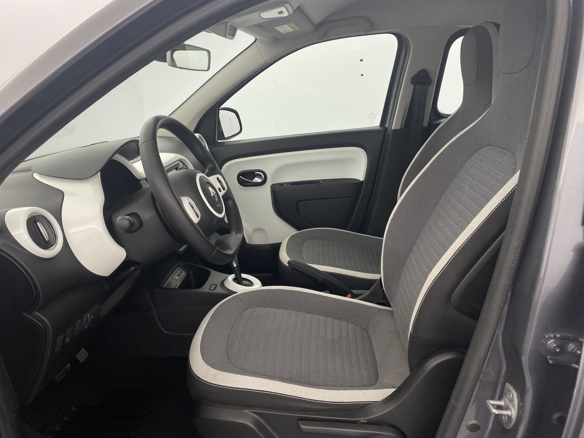 RENAULT TWINGO   Zen III Achat Integral 21