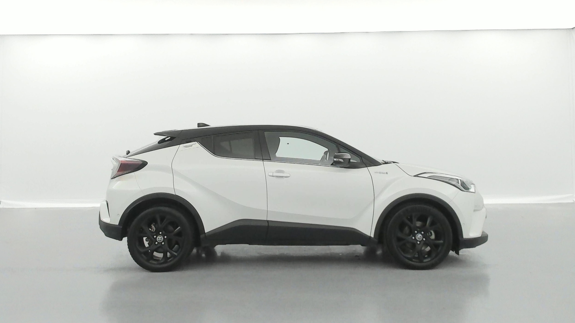 TOYOTA C-HR   Graphic Hybride 122h