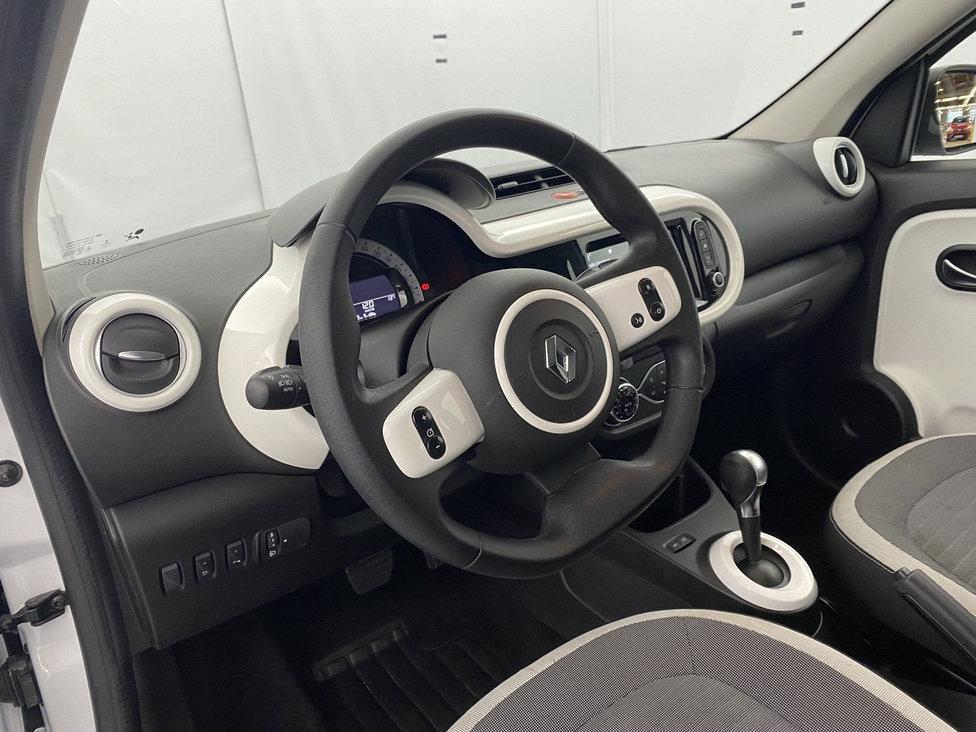 RENAULT TWINGO   Zen III Achat Integral 21