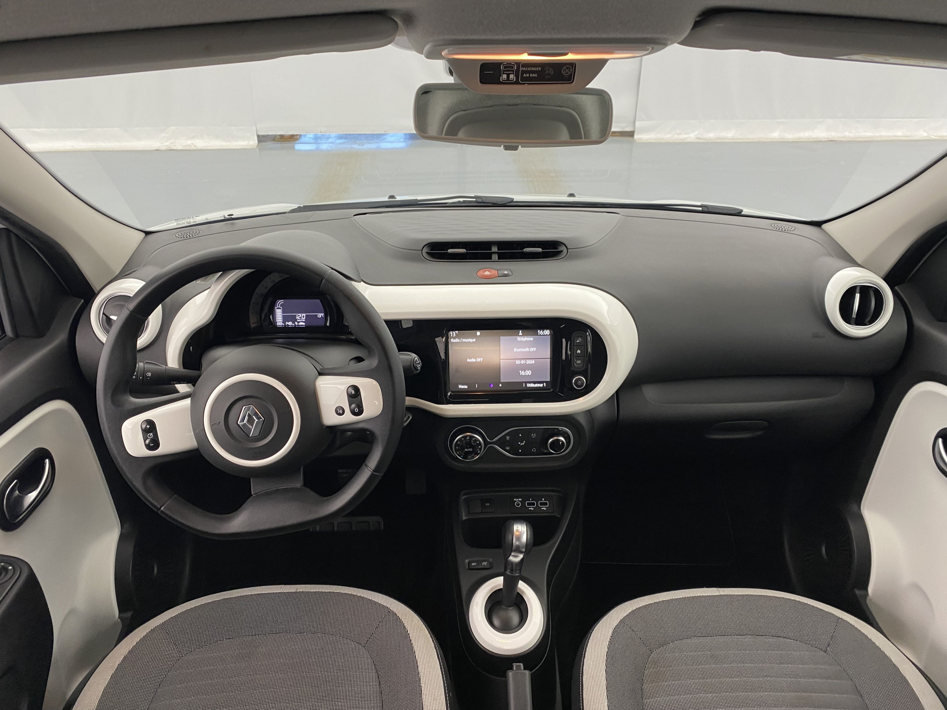 RENAULT TWINGO   Zen III Achat Integral 21