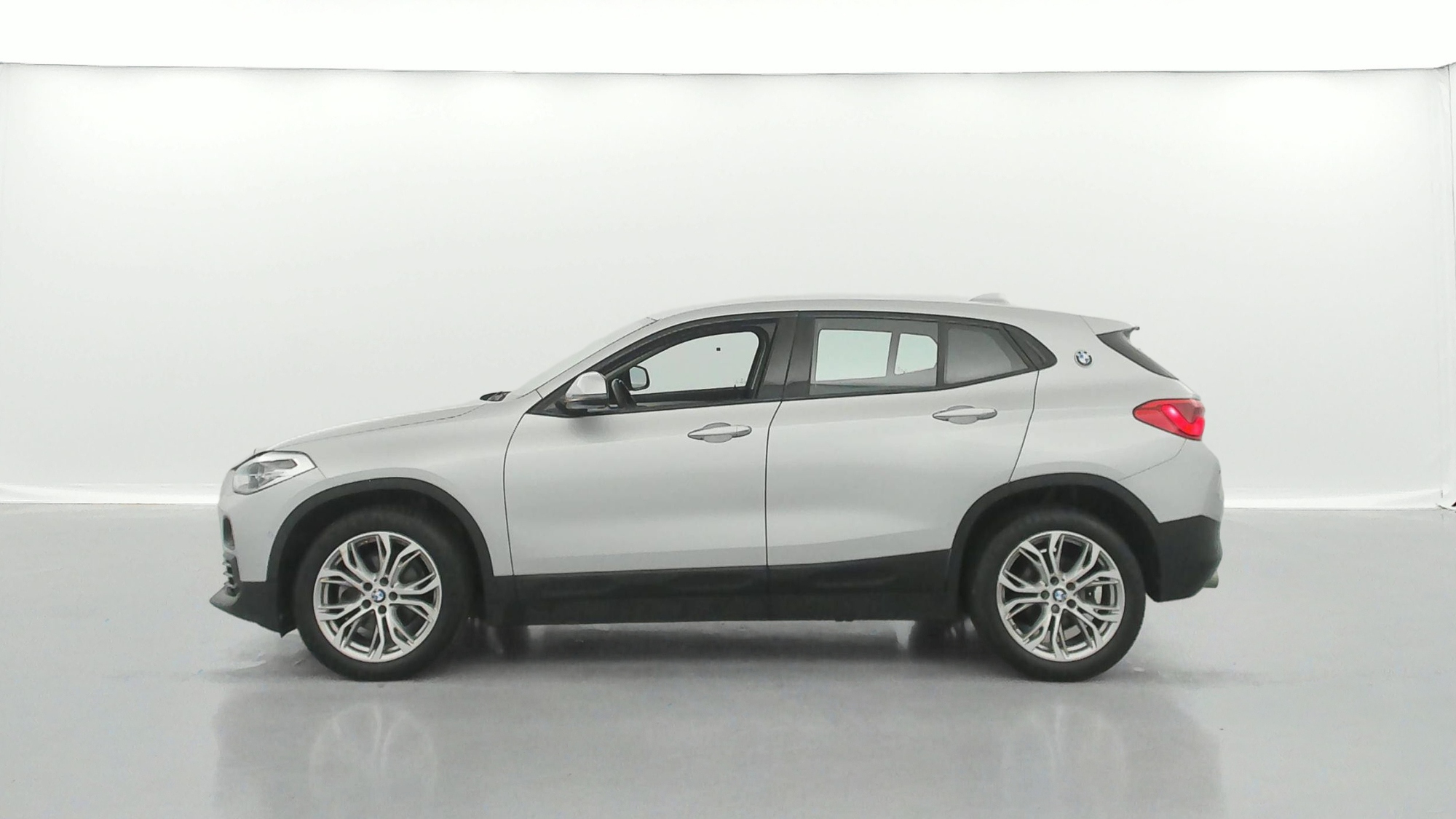 BMW X2   Lounge  sDrive 18i 140 ch DKG7