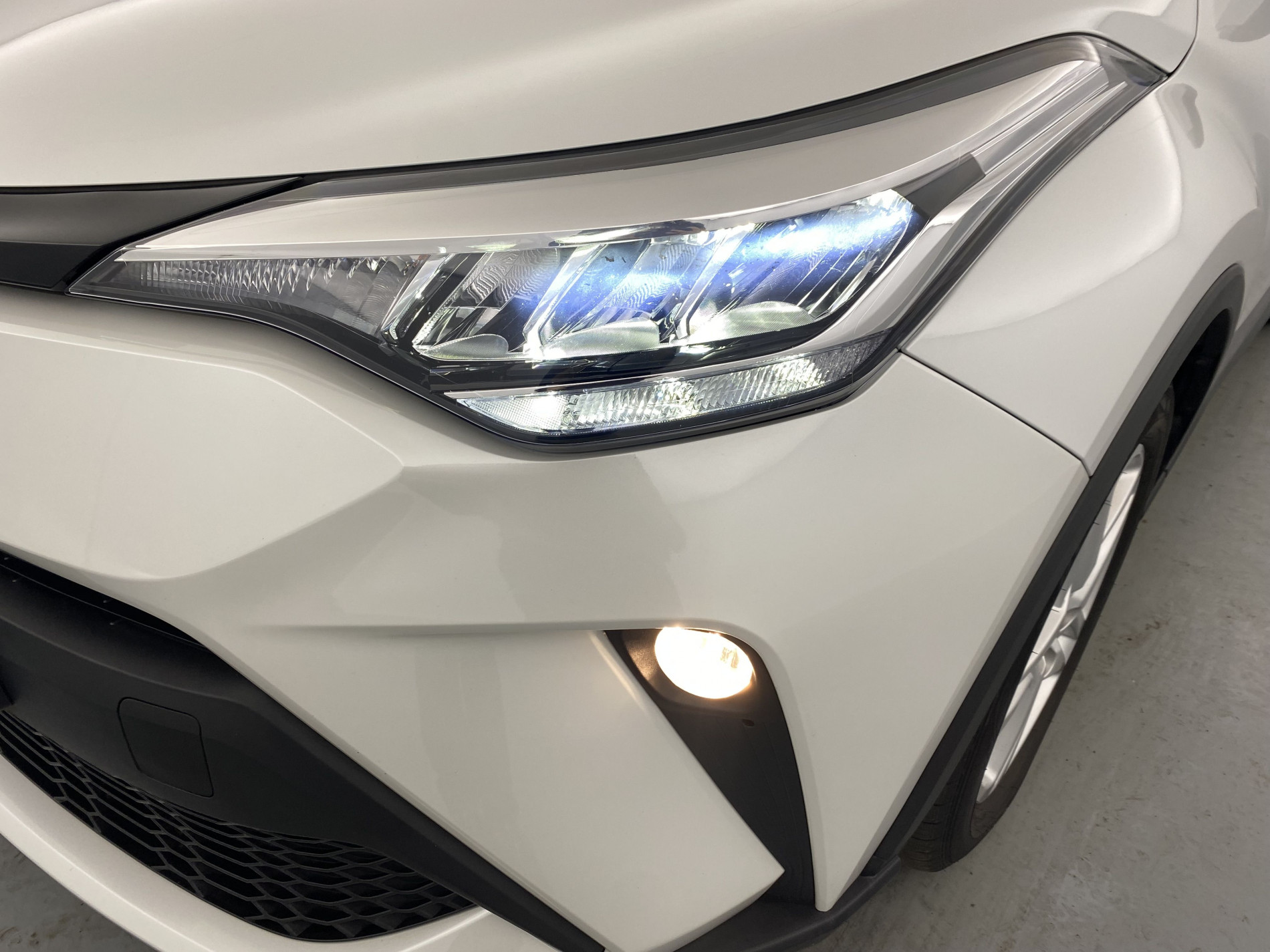 TOYOTA C-HR   Dynamic Hybride 1.8L