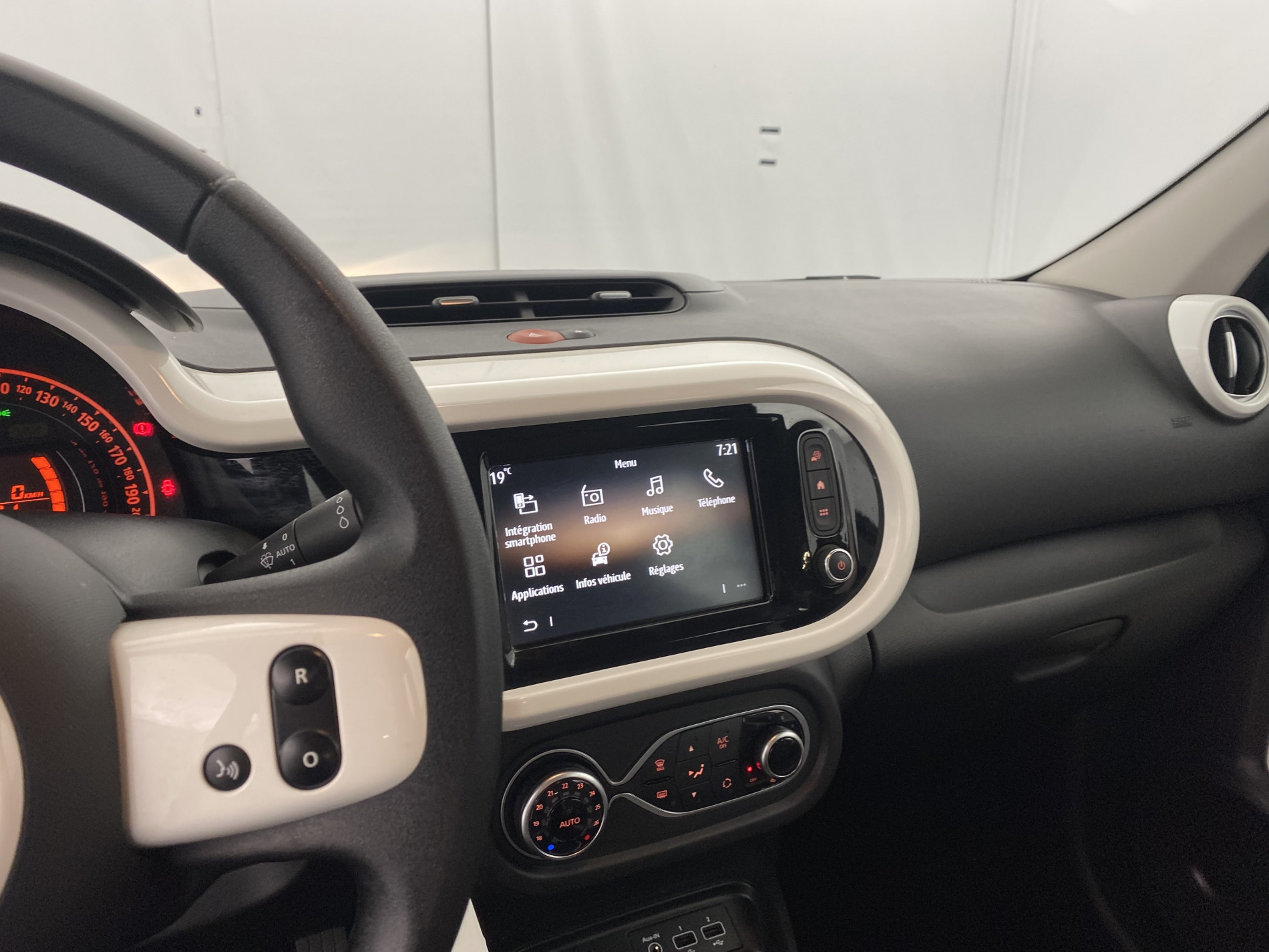 RENAULT TWINGO   Zen SCe 65 21