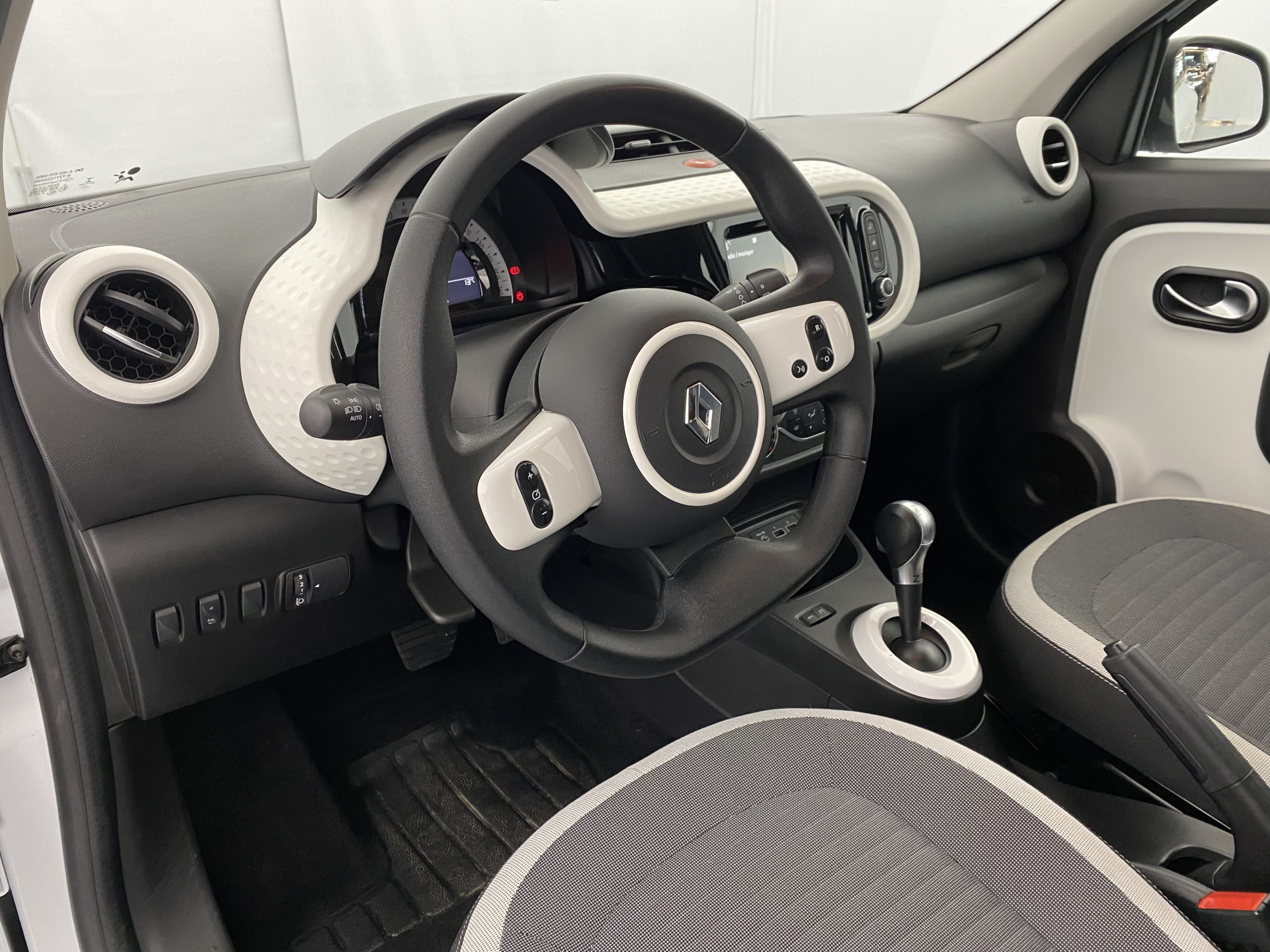 RENAULT TWINGO   Zen III Achat Integral 21