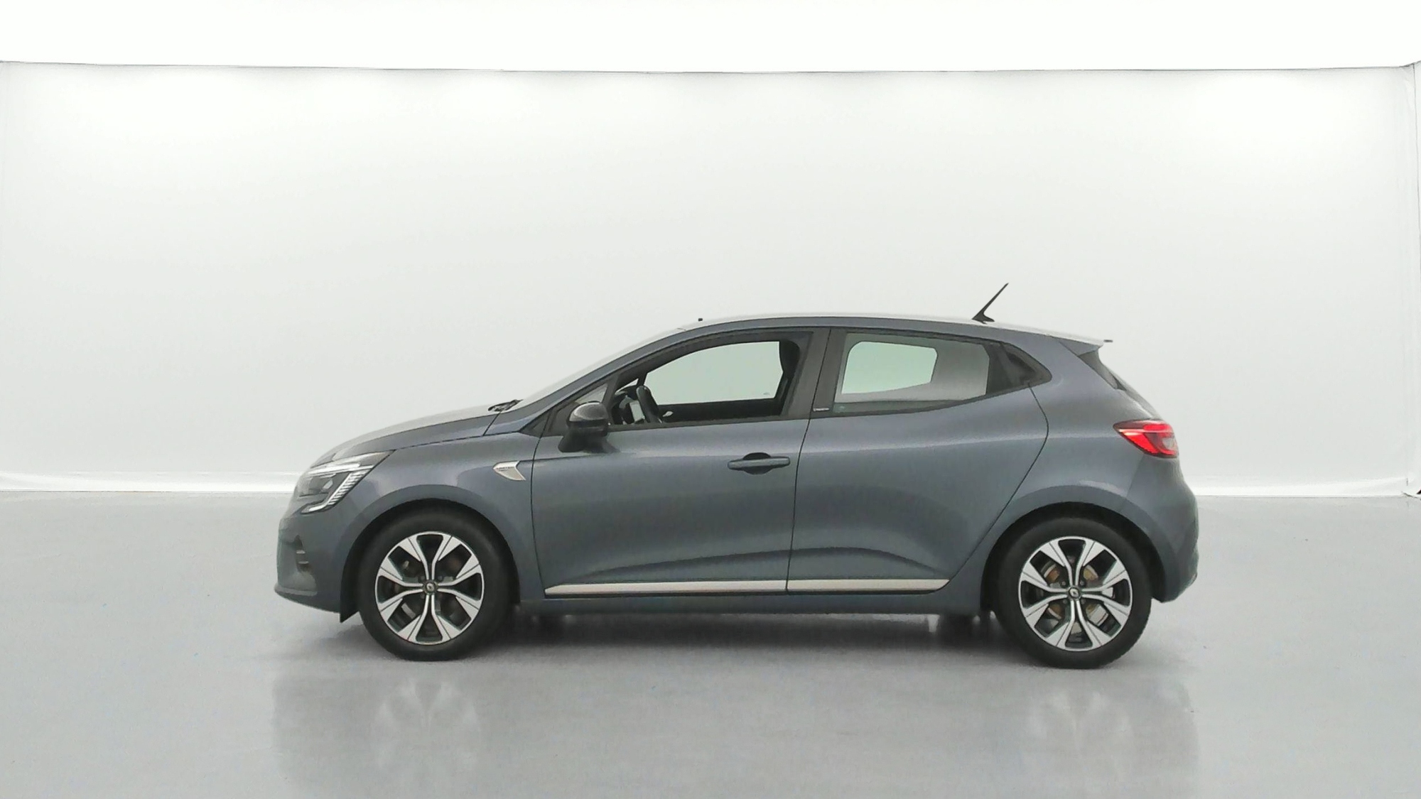 RENAULT CLIO   Limited E-Tech 140