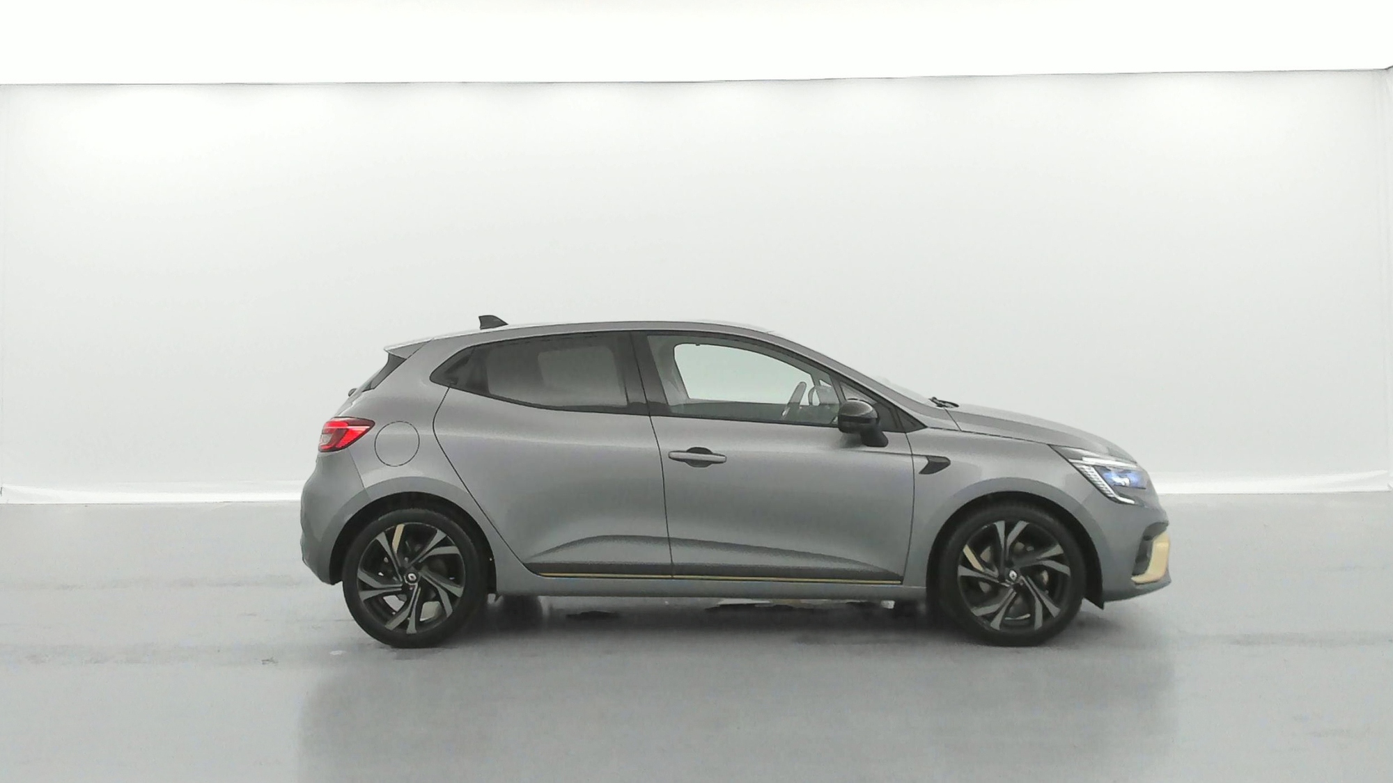 RENAULT CLIO   Engineered E-Tech full hybrid 145