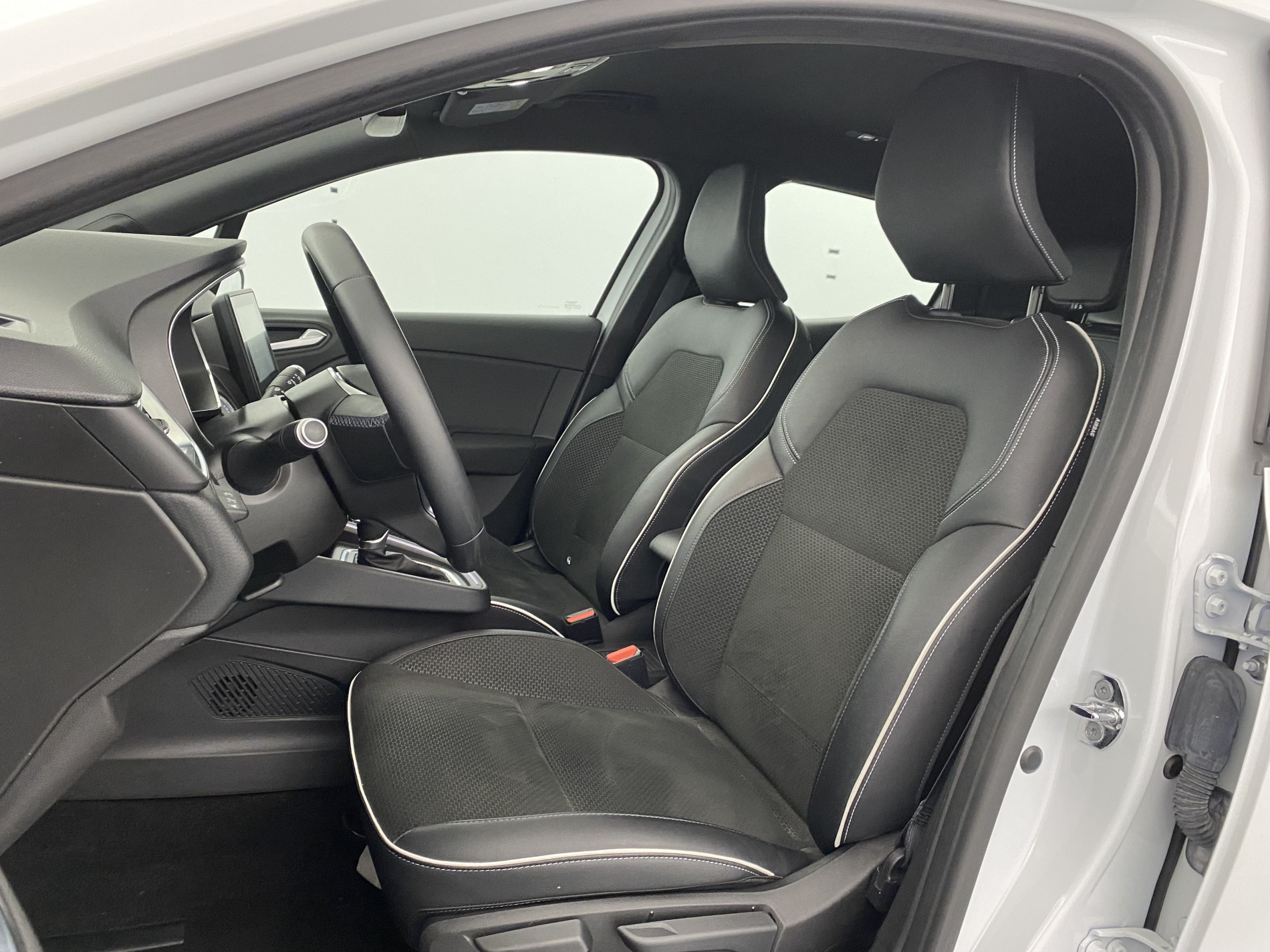 RENAULT CLIO   Intens E-Tech 140