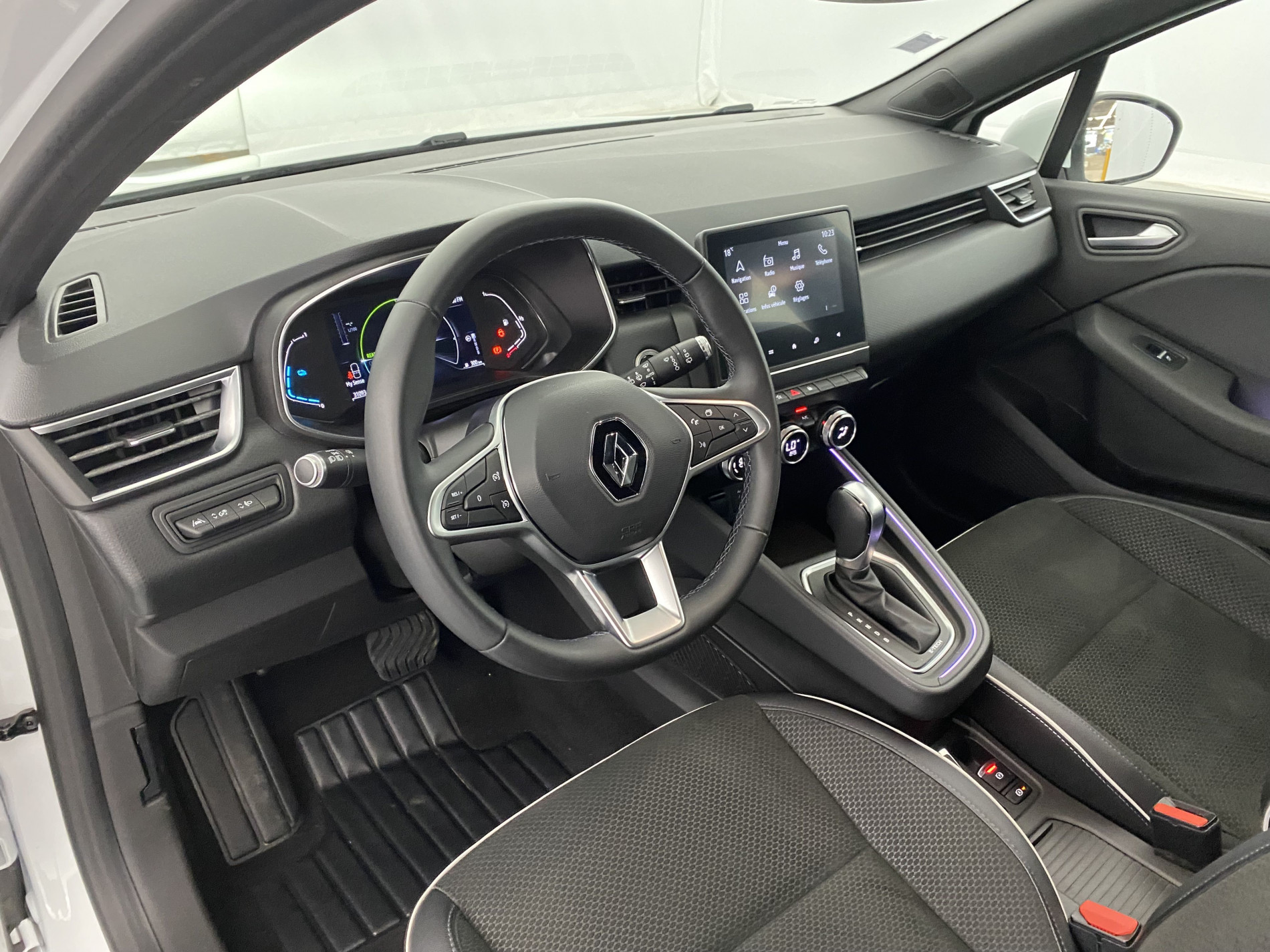 RENAULT CLIO   Intens E-Tech 140