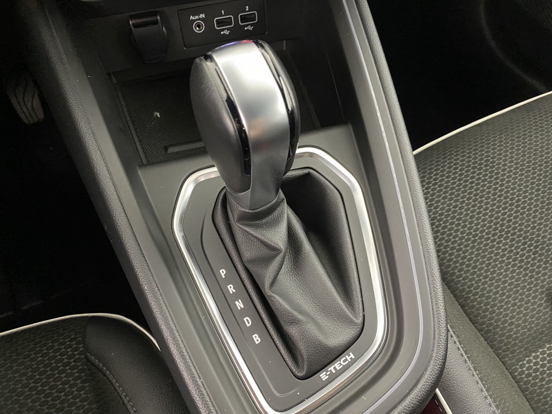RENAULT CLIO   Intens E-Tech 140