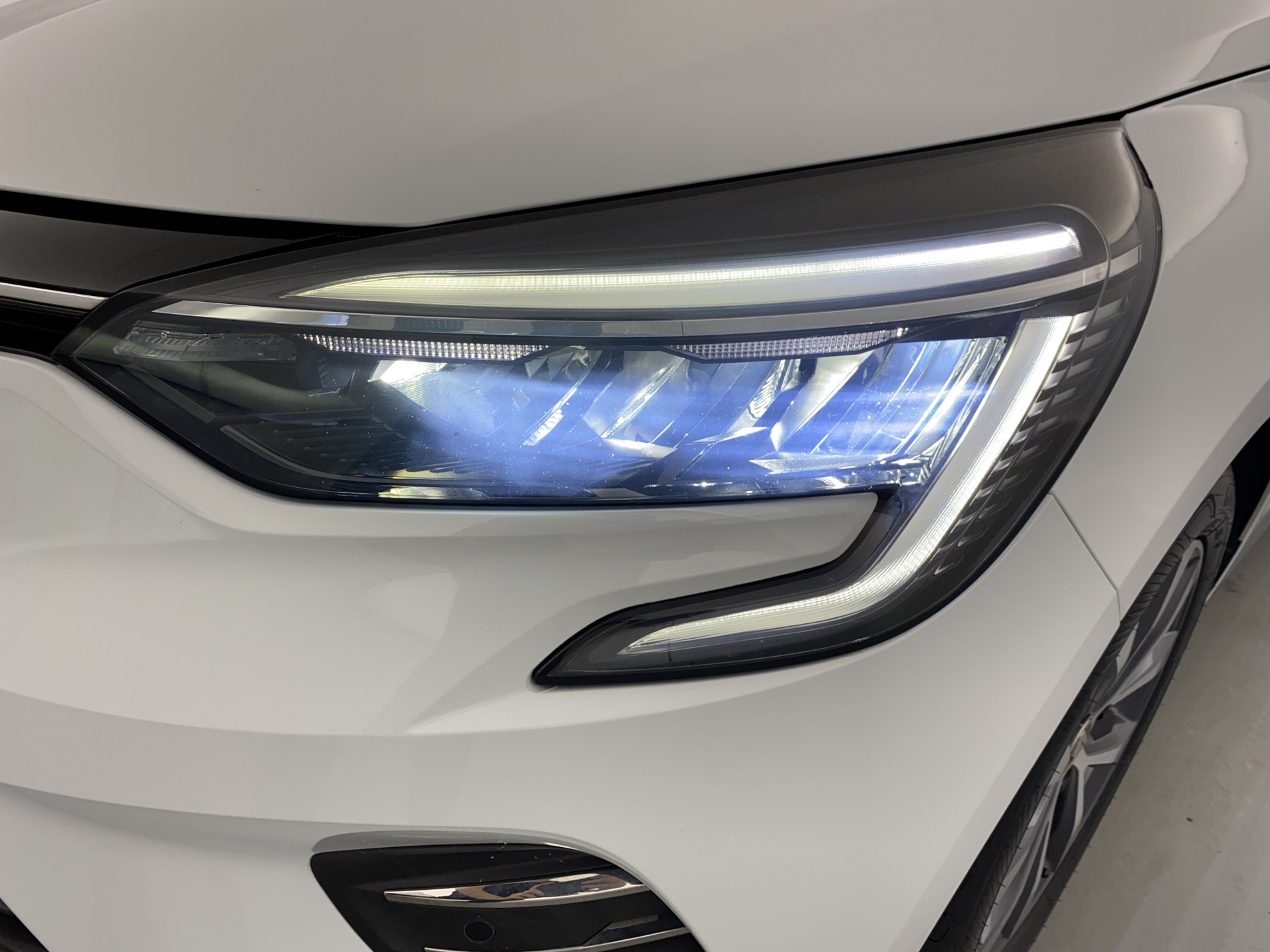 RENAULT CLIO   Intens E-Tech 140