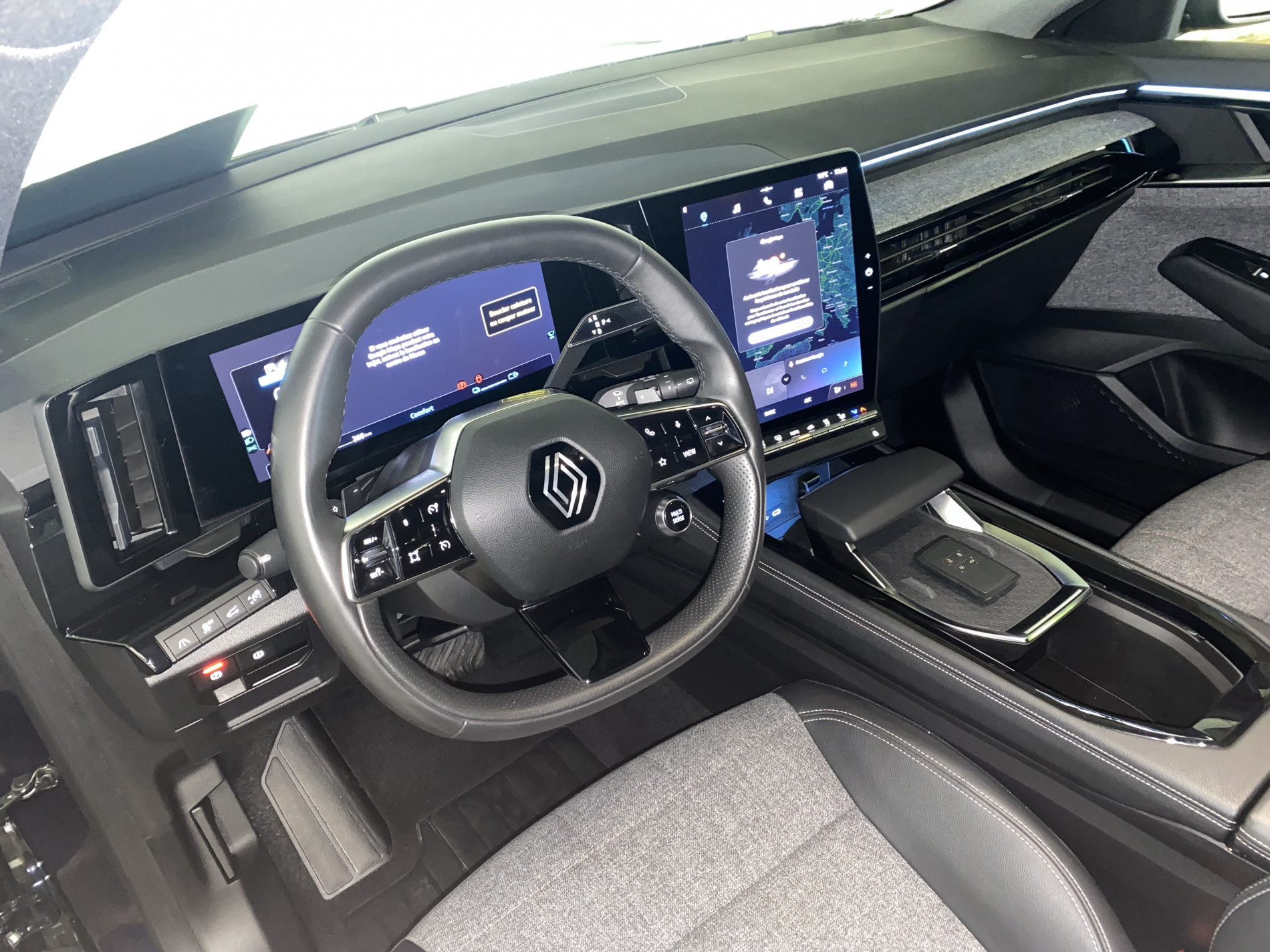 RENAULT ESPACE Techno E-Tech hybrid 200