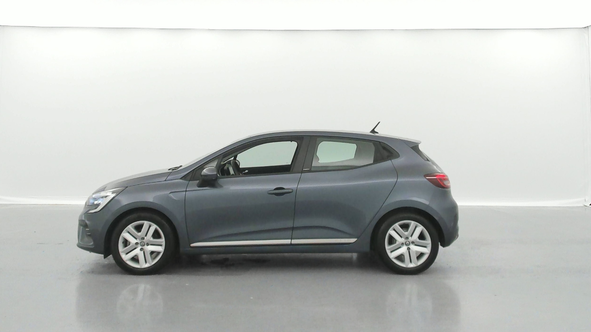 RENAULT CLIO   Business E-Tech 140 21