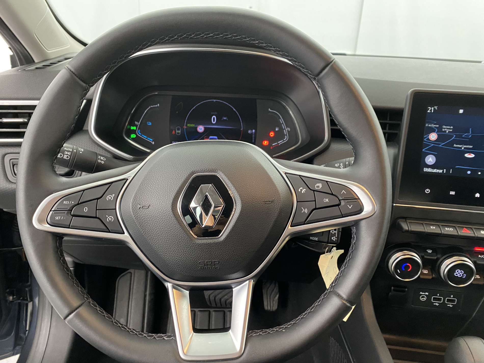 RENAULT CLIO   Business E-Tech 140 21