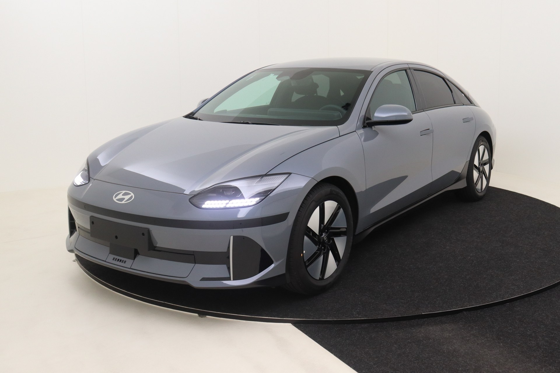 HYUNDAI IONIQ 6   77 kWh 228 Core Plus