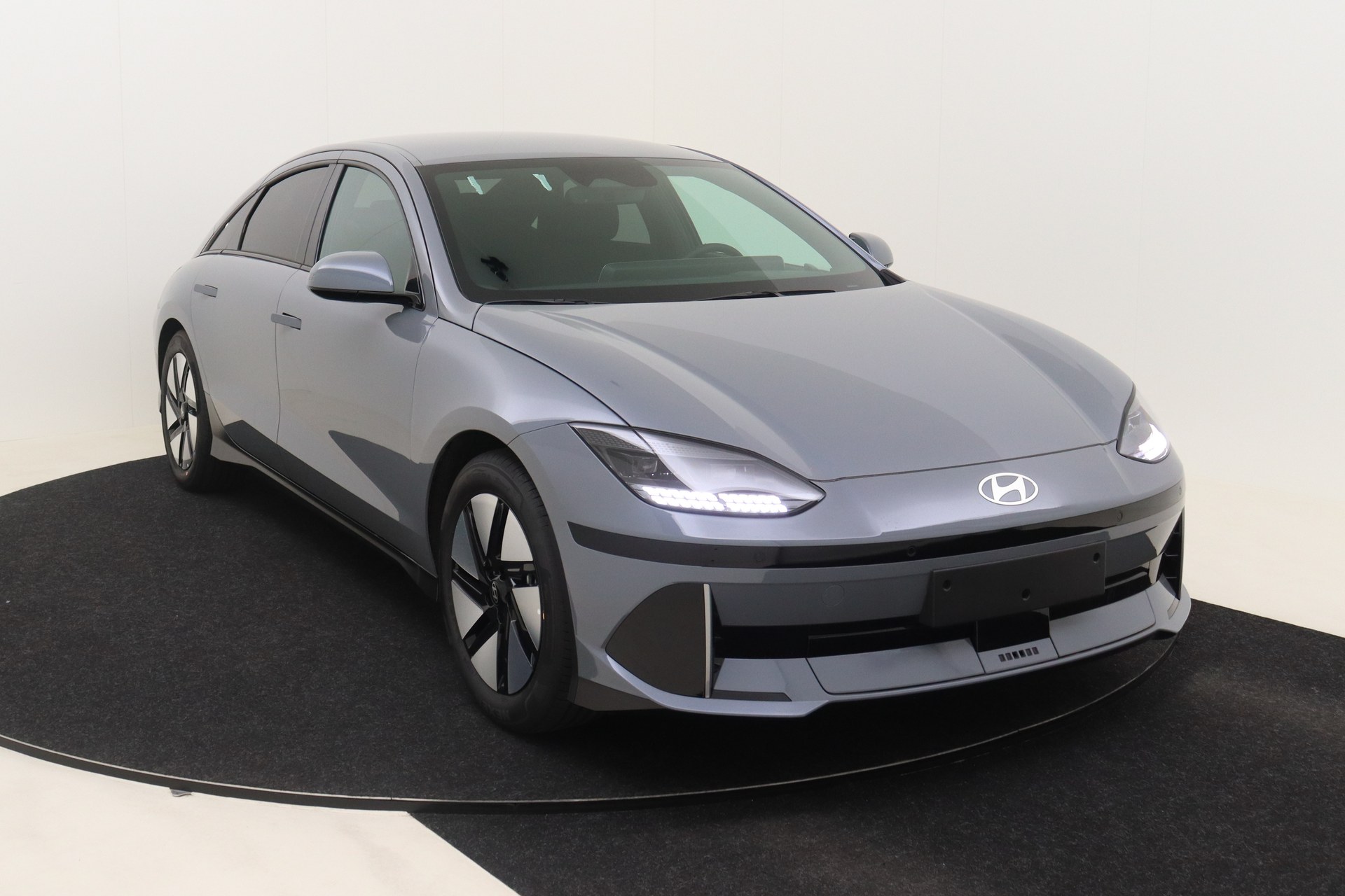 HYUNDAI IONIQ 6   77 kWh 228 Core Plus