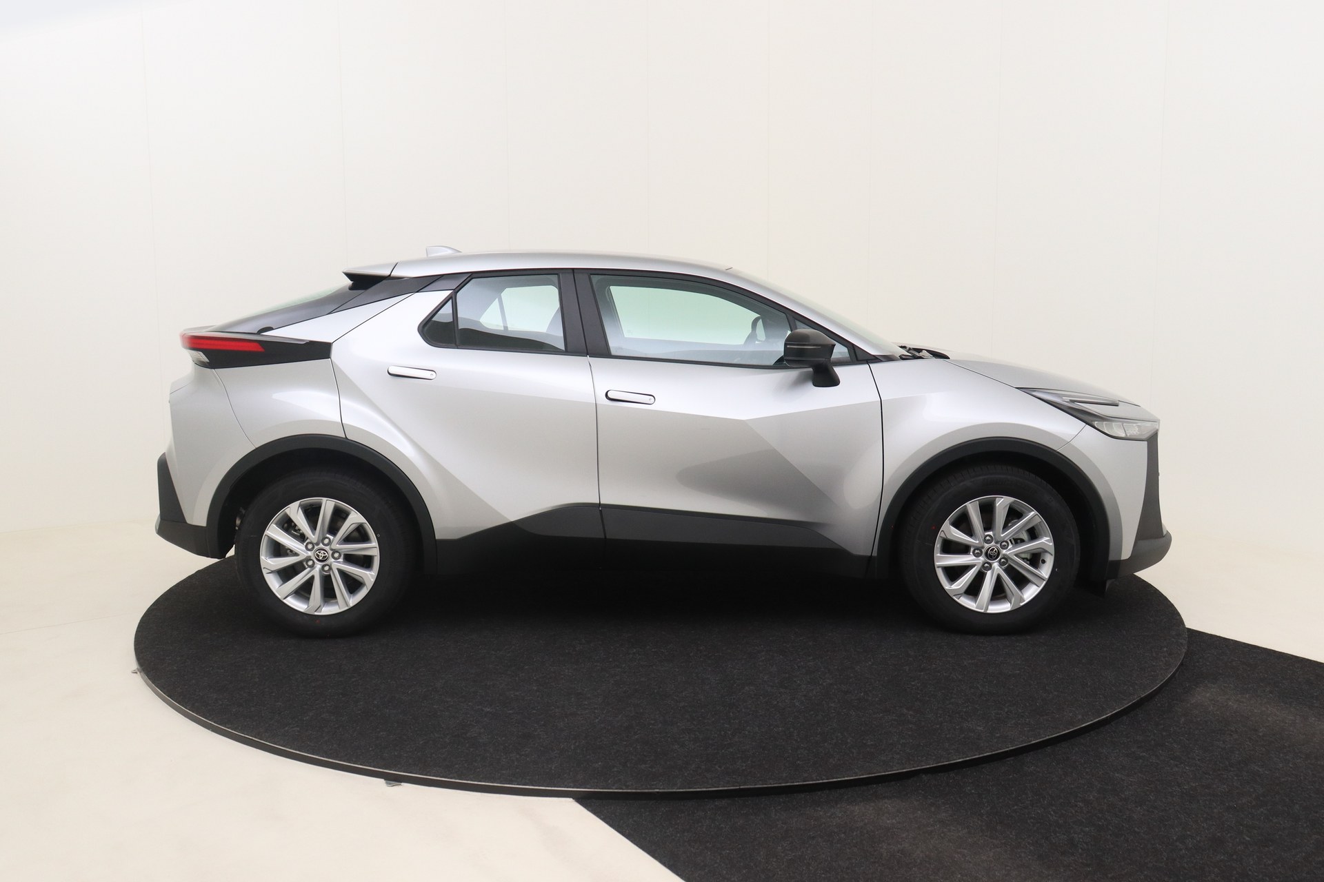 TOYOTA C-HR   1,8 HEV 98ch Active