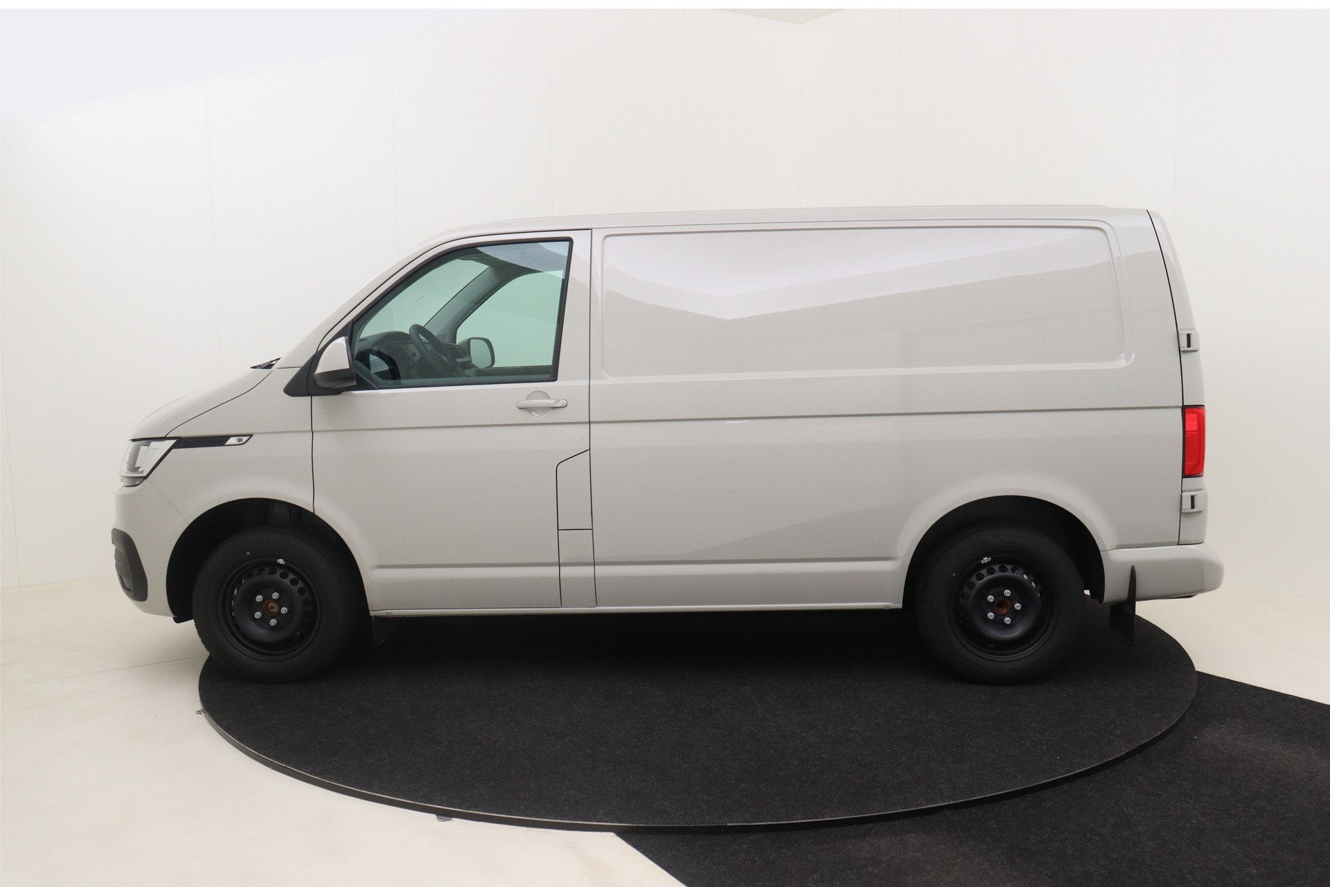 VOLKSWAGEN T6 Transporter   2.0 TDI 110ch 5M Van SWB