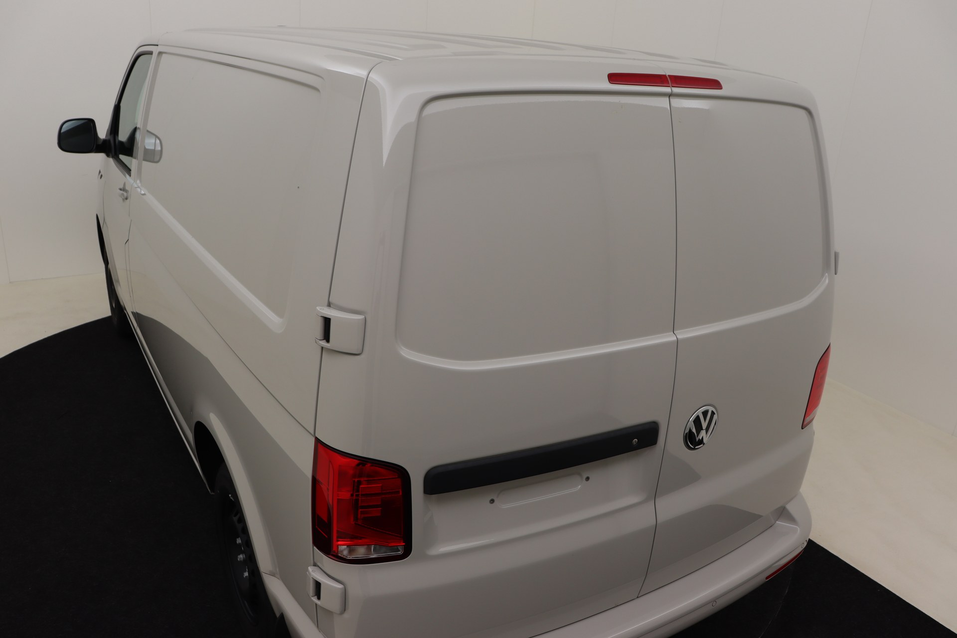 VOLKSWAGEN T6 Transporter   2.0 TDI 110ch 5M Van SWB