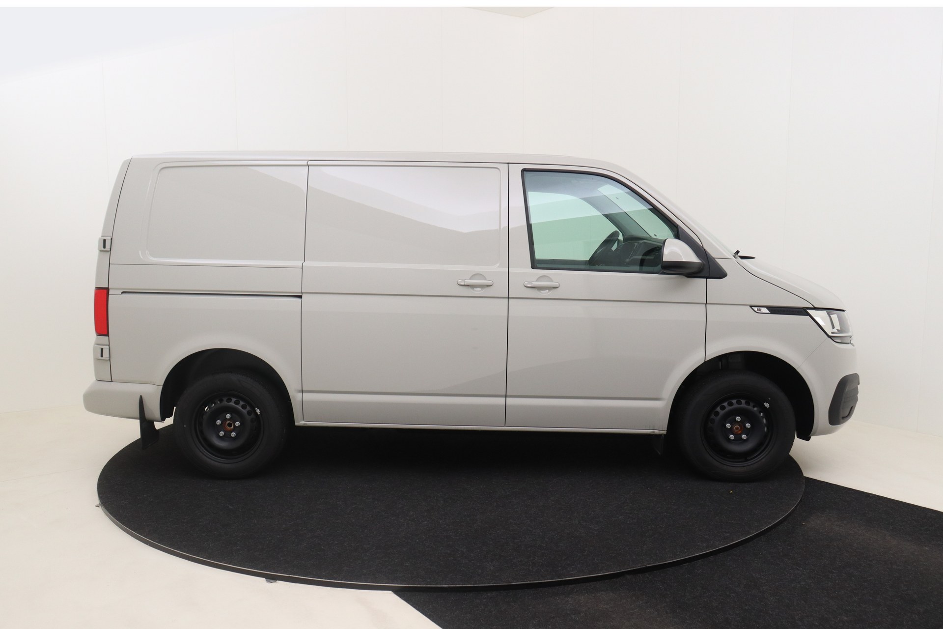 VOLKSWAGEN T6 Transporter   2.0 TDI 110ch 5M Van SWB