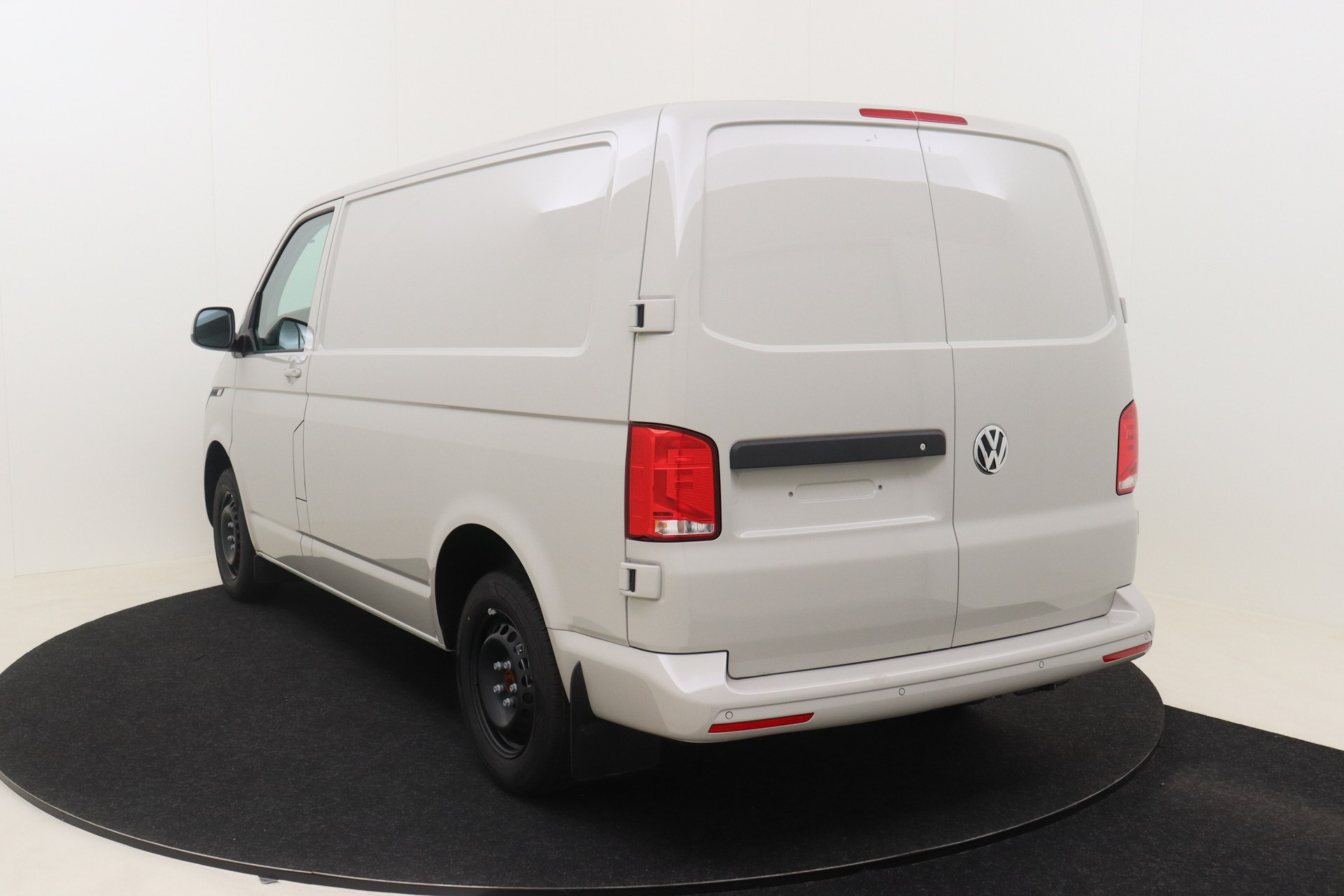 VOLKSWAGEN T6 Transporter   2.0 TDI 110ch 5M Van SWB