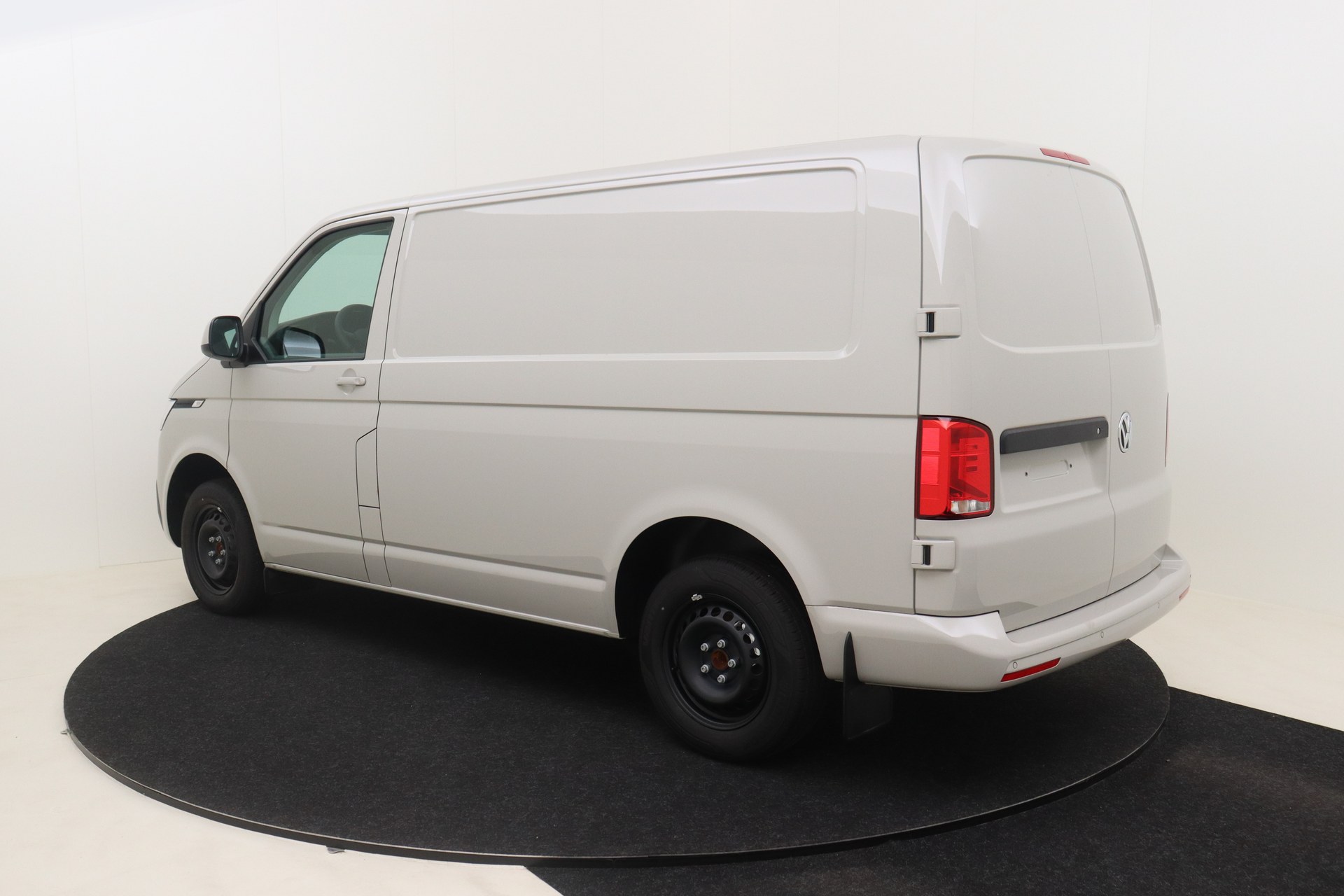 VOLKSWAGEN T6 Transporter   2.0 TDI 110ch 5M Van SWB