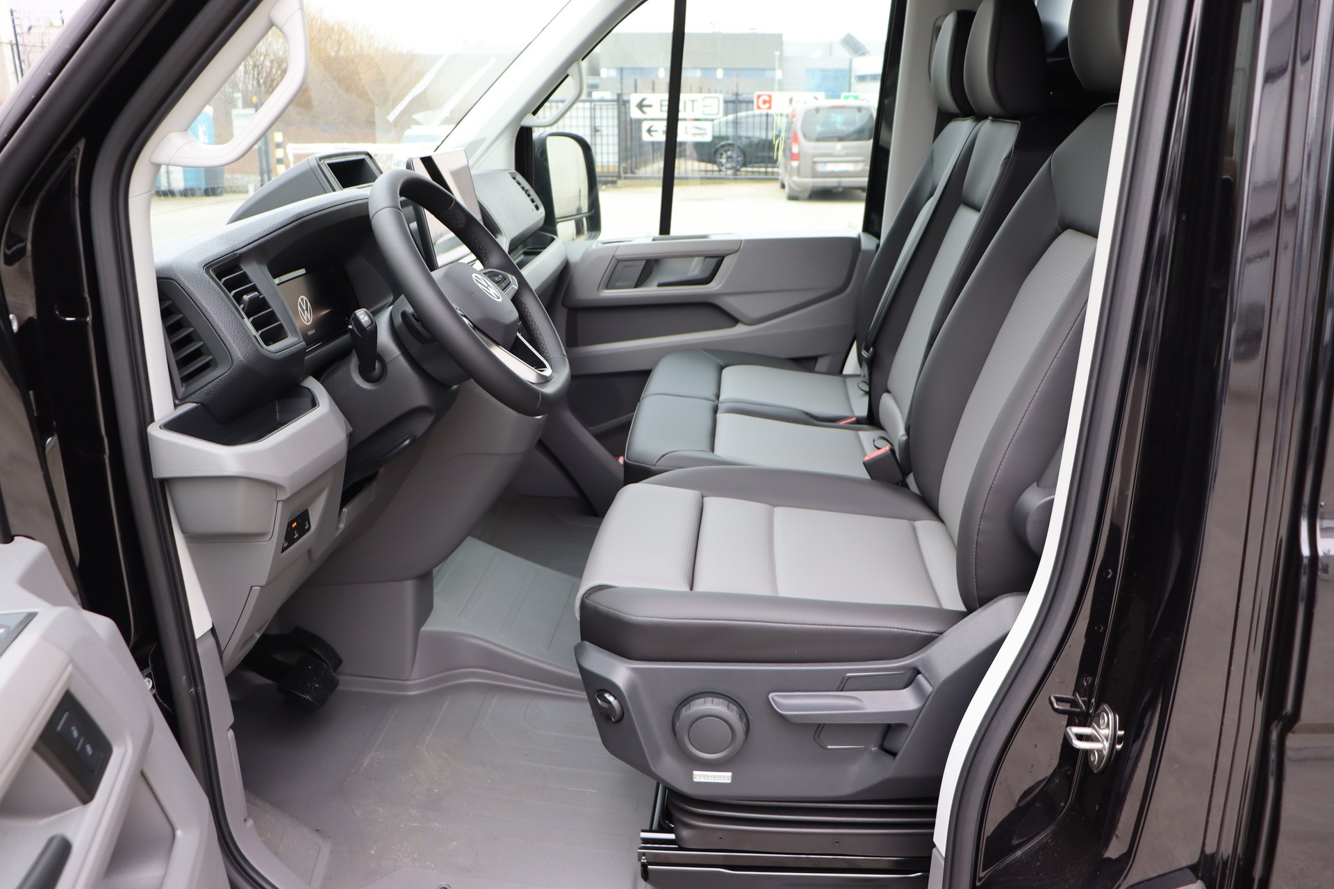 VOLKSWAGEN CRAFTER 2.0 TDI 177ch Aut. 35 Fourgon L3H2 3640mm