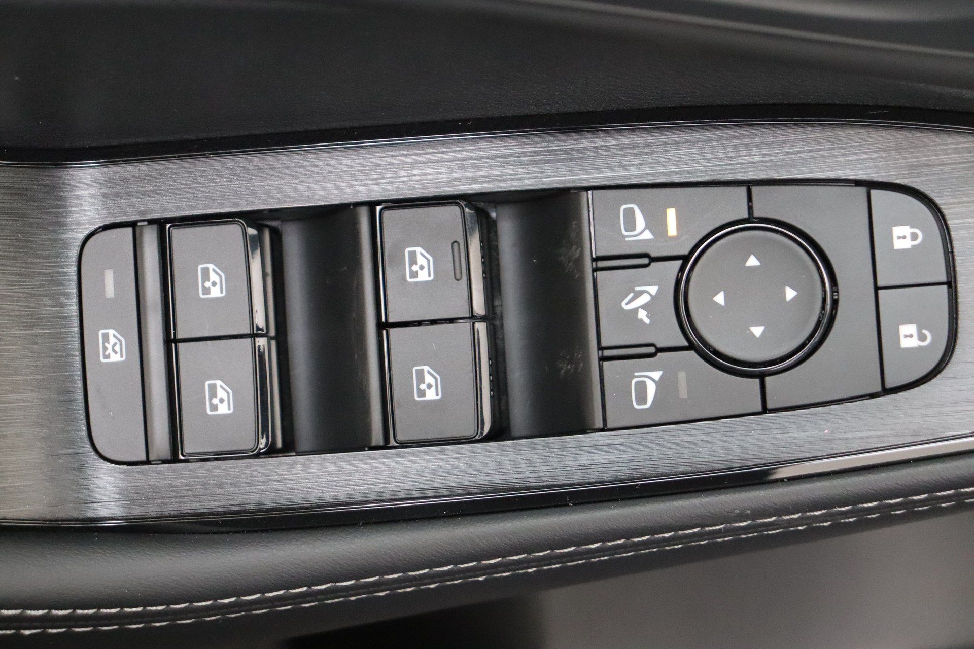 NISSAN X-TRAIL 1.5 VC-T Mild Hybrid 163ch CVT 2WD N-Connecta + PVC leather + Comfort pack 5pl
