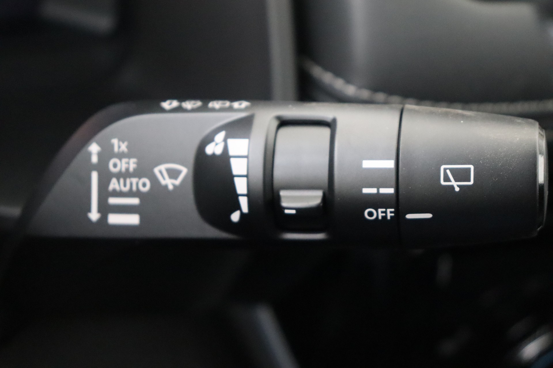 NISSAN X-TRAIL 1.5 VC-T Mild Hybrid 163ch CVT 2WD N-Connecta + PVC leather + Comfort pack 5pl