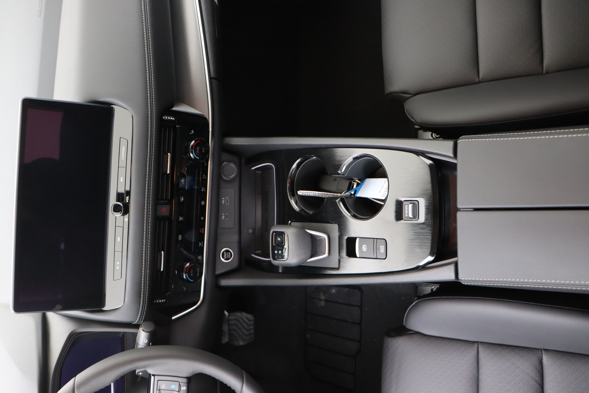NISSAN X-TRAIL 1.5 VC-T Mild Hybrid 163ch CVT 2WD N-Connecta + PVC leather + Comfort pack 5pl
