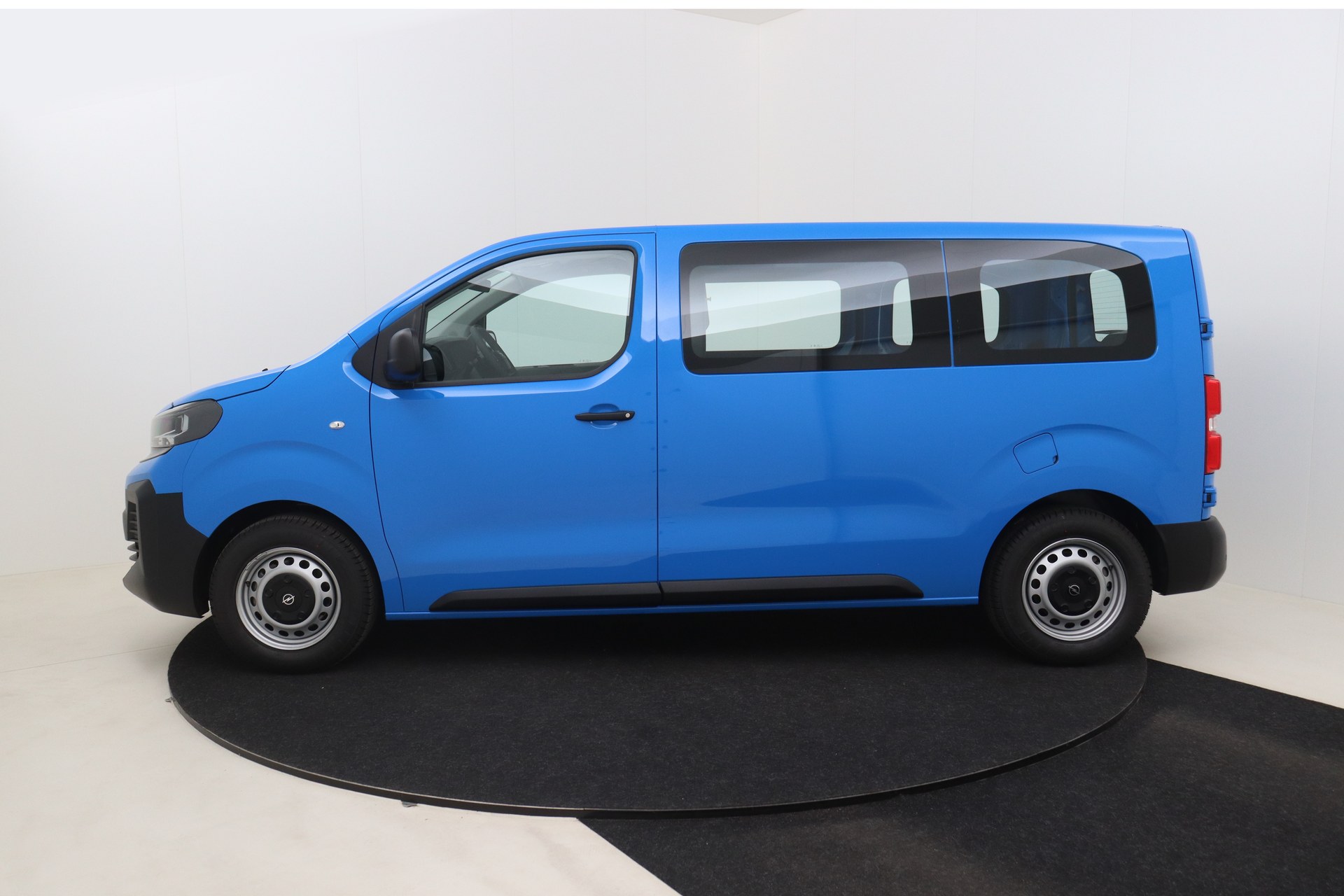 OPEL Vivaro 2.0 Turbo D 145 S/S AT8    New Van L2