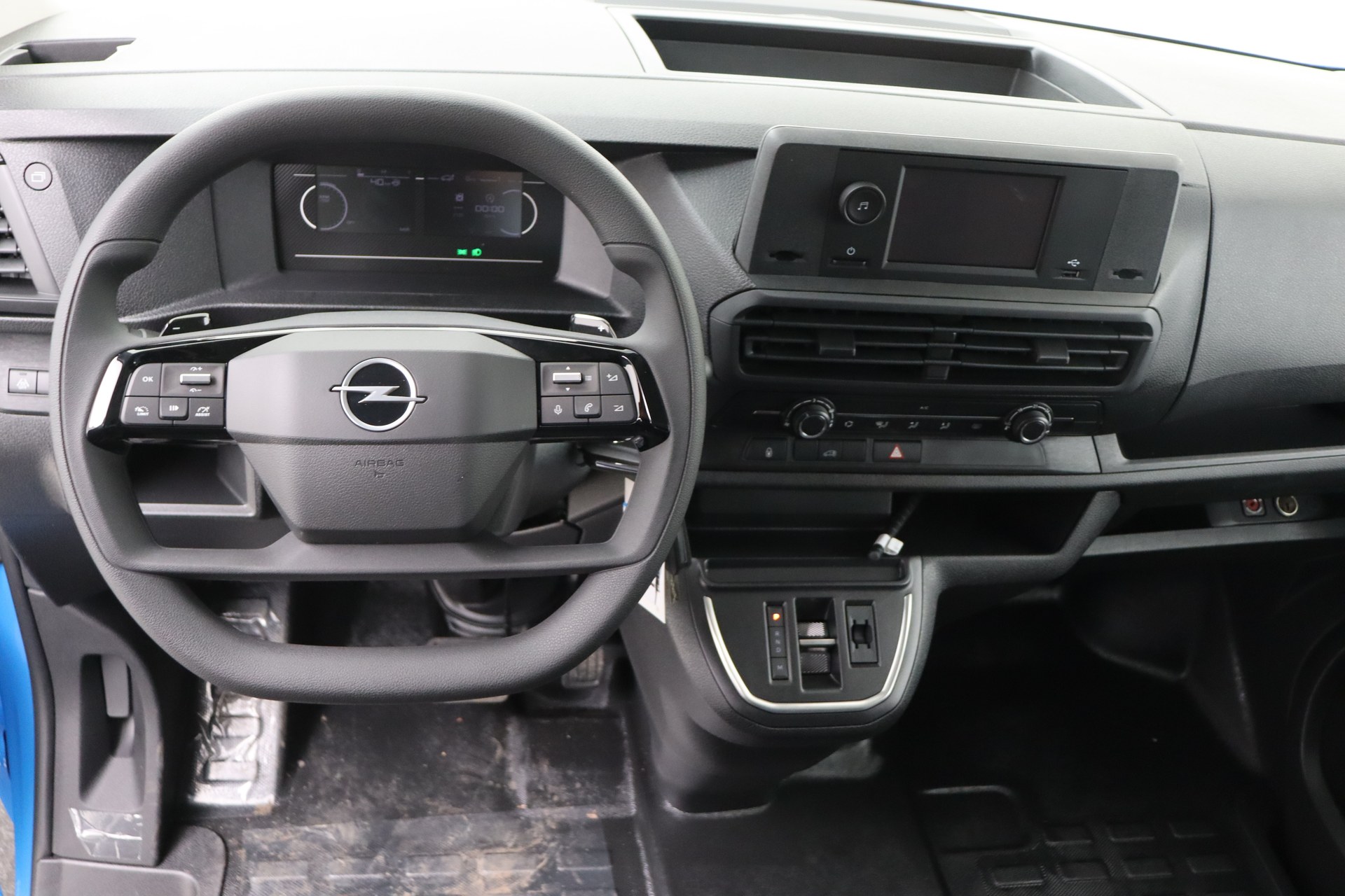 OPEL Vivaro 2.0 Turbo D 145 S/S AT8    New Van L2