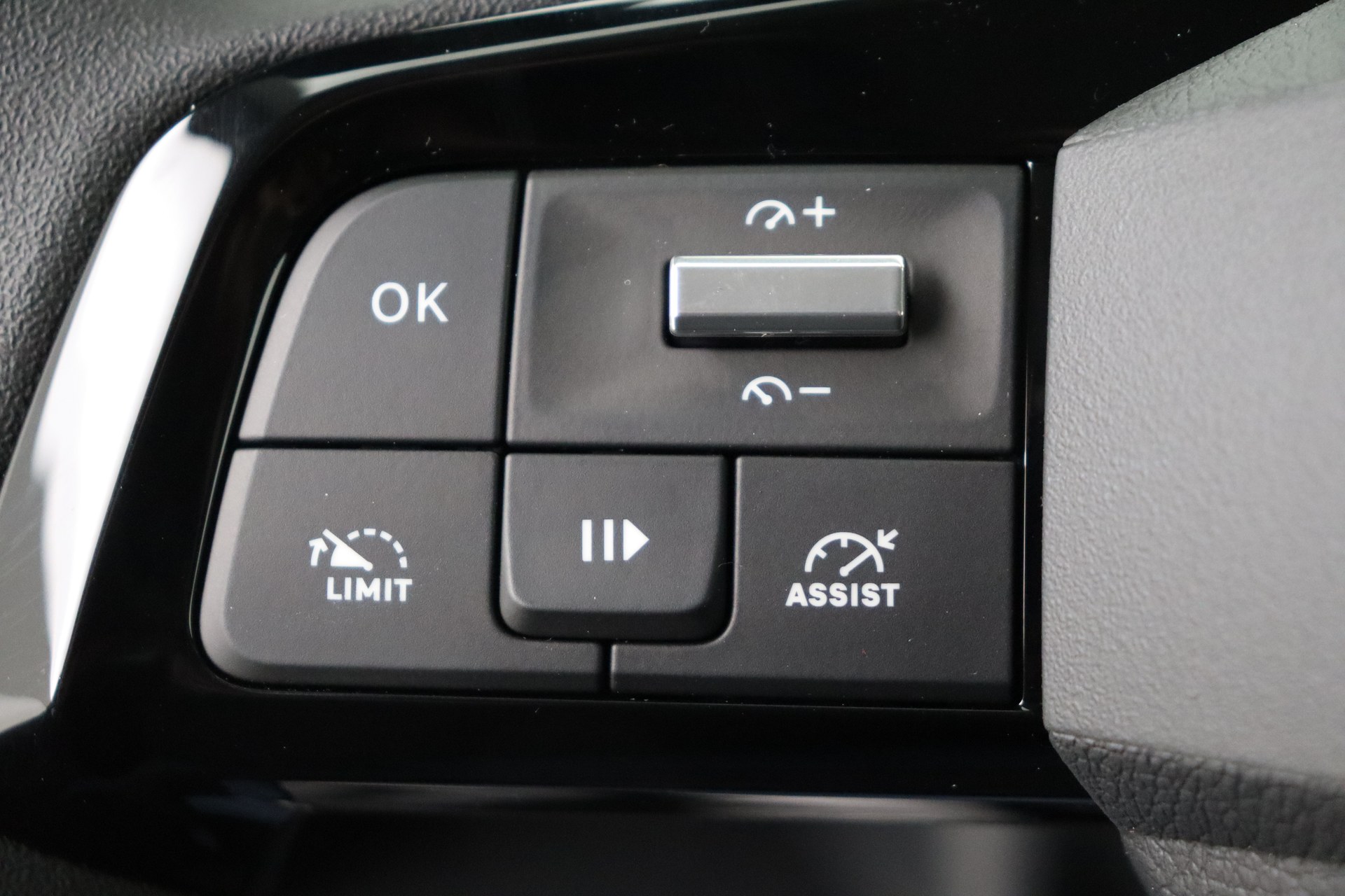 OPEL Vivaro 2.0 Turbo D 145 S/S AT8    New Van L2