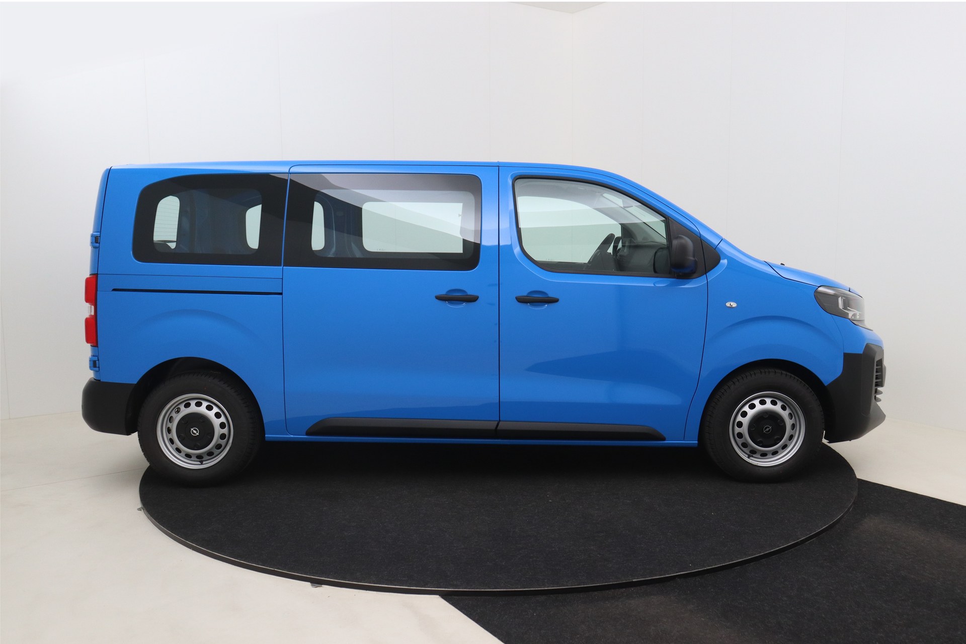 OPEL Vivaro 2.0 Turbo D 145 S/S AT8    New Van L2