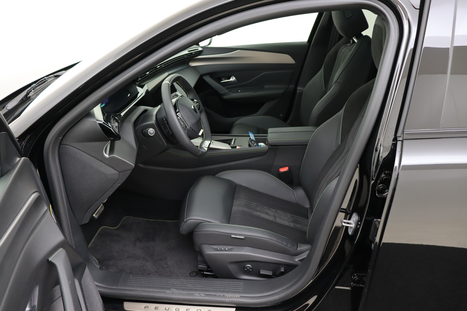 PEUGEOT 308 1.6 Plug-in Hybrid 225ch e-EAT8    GT