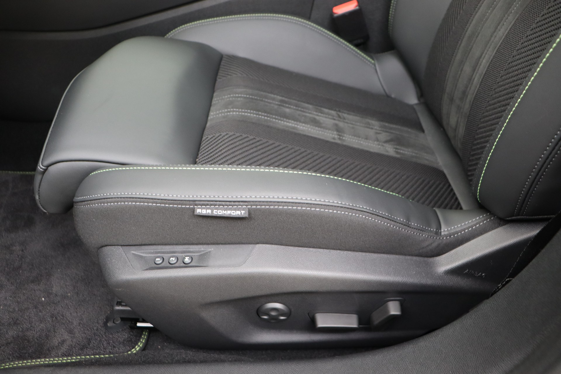 PEUGEOT 308 1.6 Plug-in Hybrid 225ch e-EAT8    GT