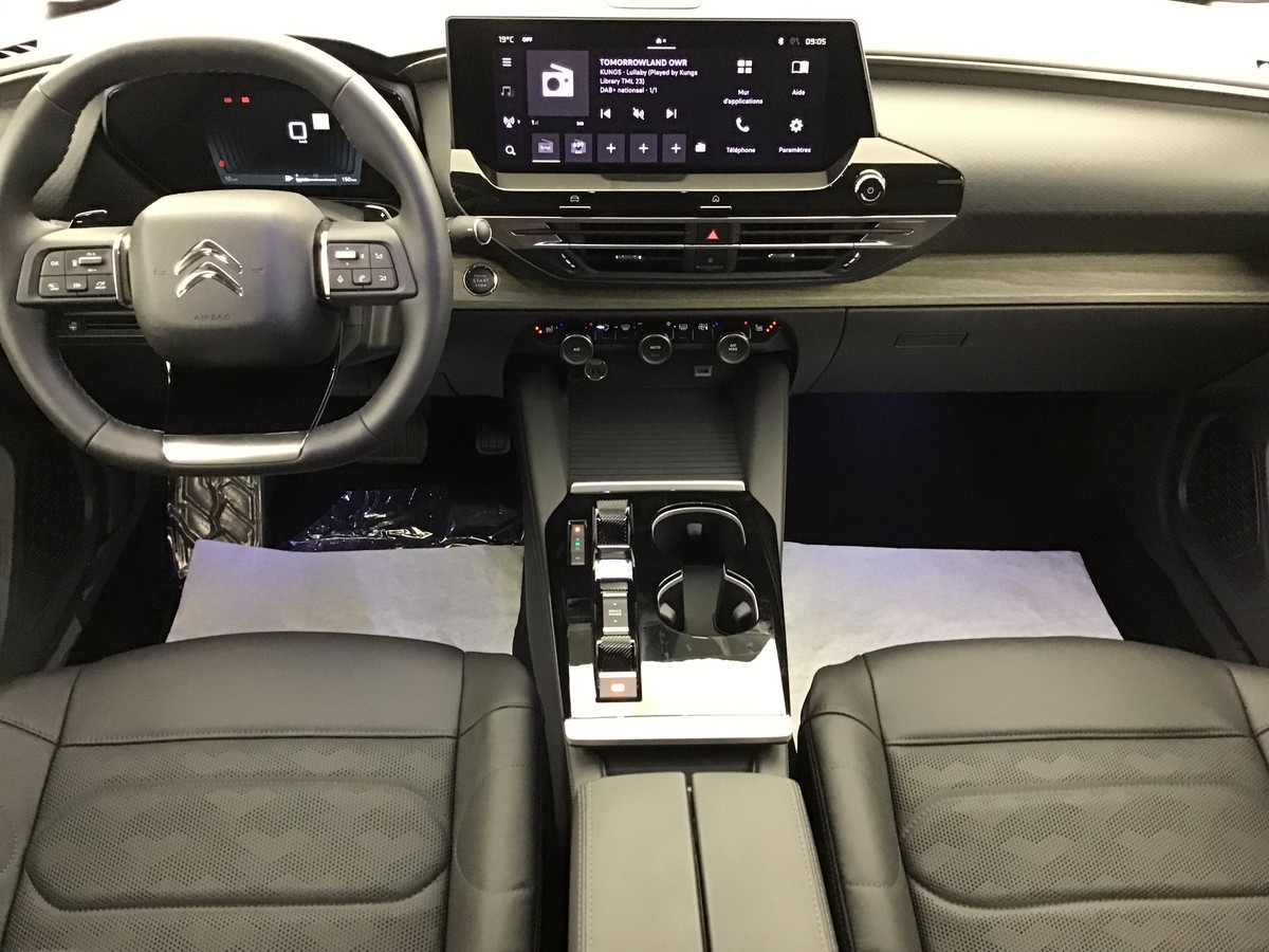 CITROEN C5 X 1.2 GASOLINE 130hp Plus