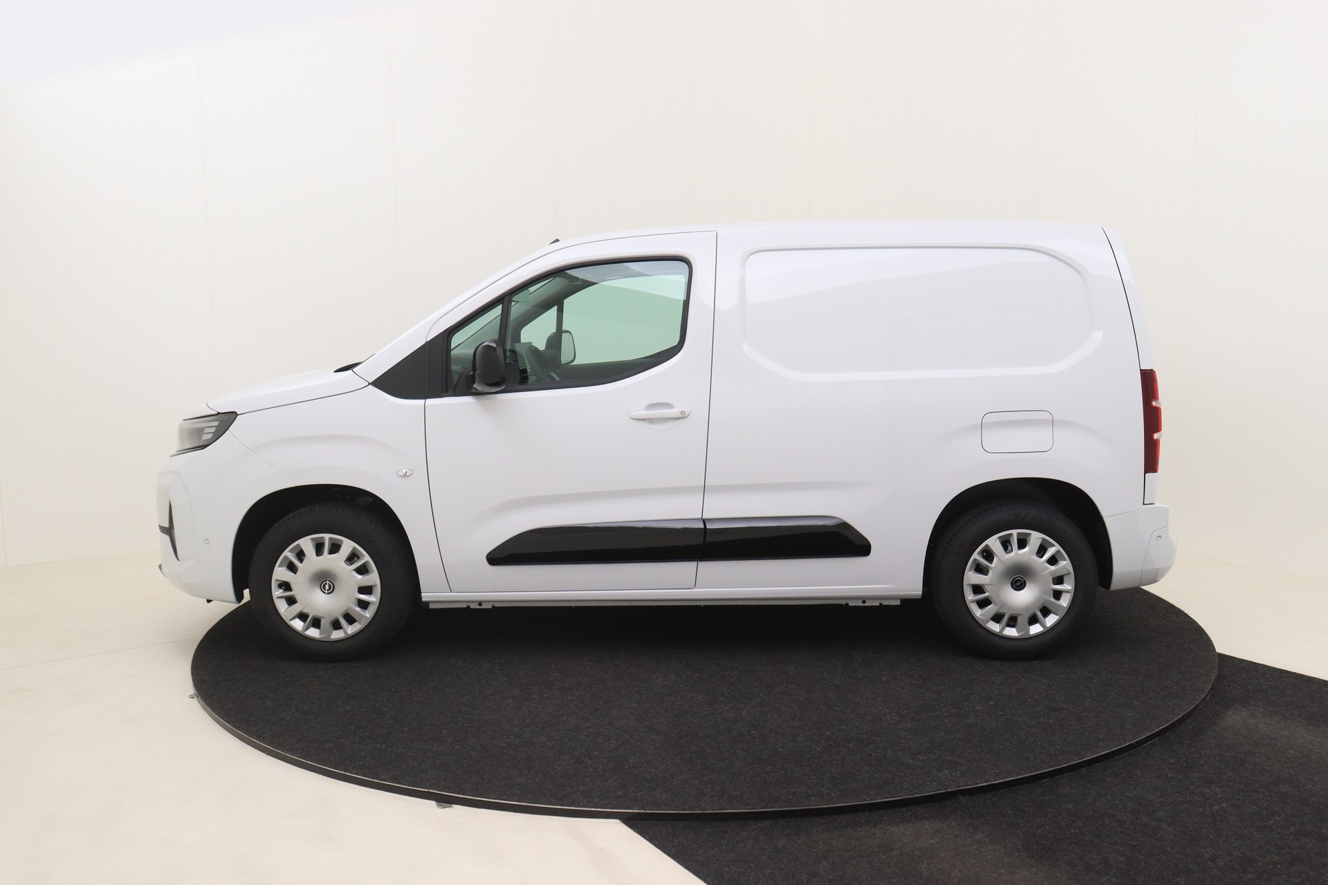 OPEL COMBO 1.5 Turbo D 100 S/S MT6    New Cargo L1H1 Light