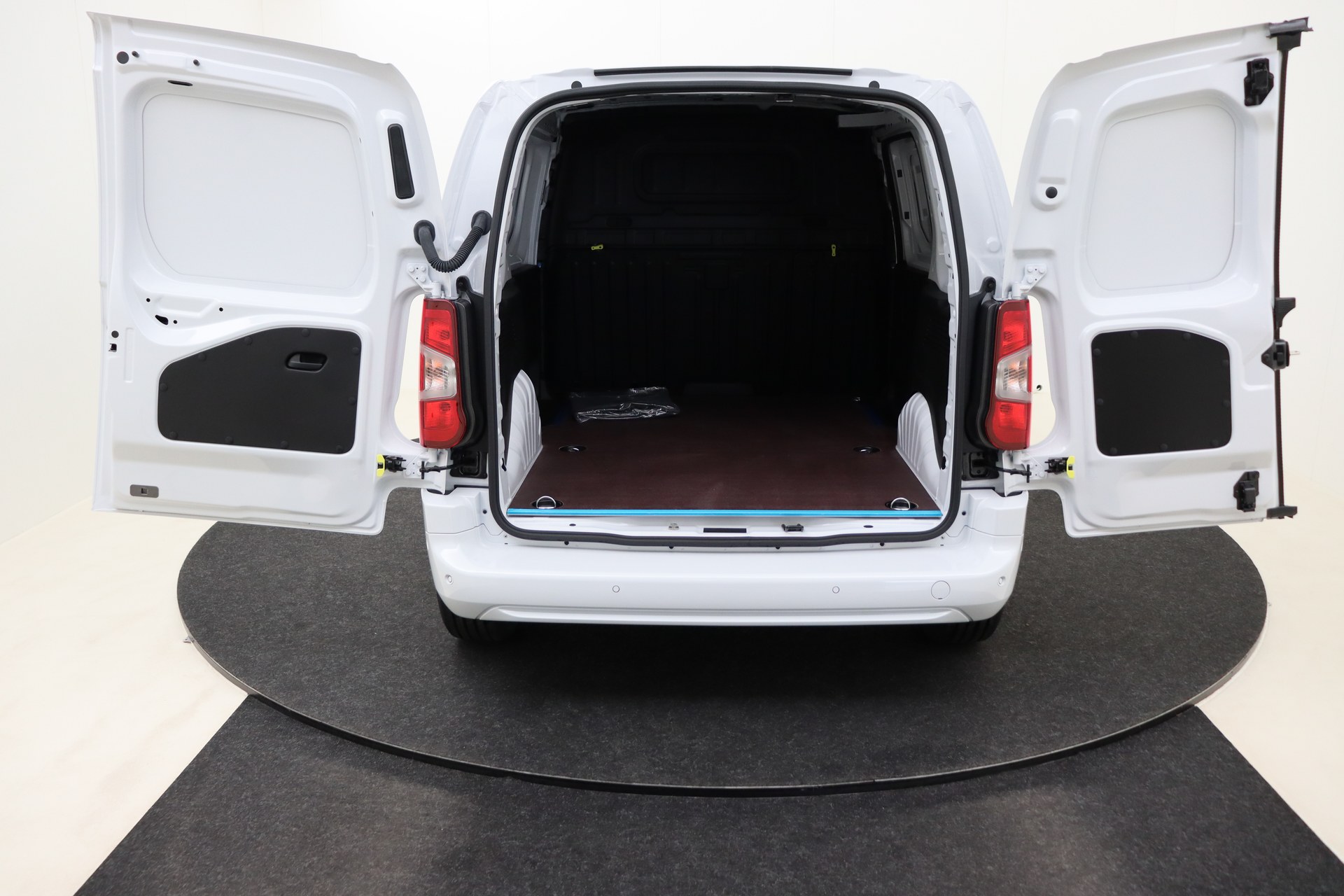 OPEL COMBO 1.5 Turbo D 100 S/S MT6    New Cargo L1H1 Light