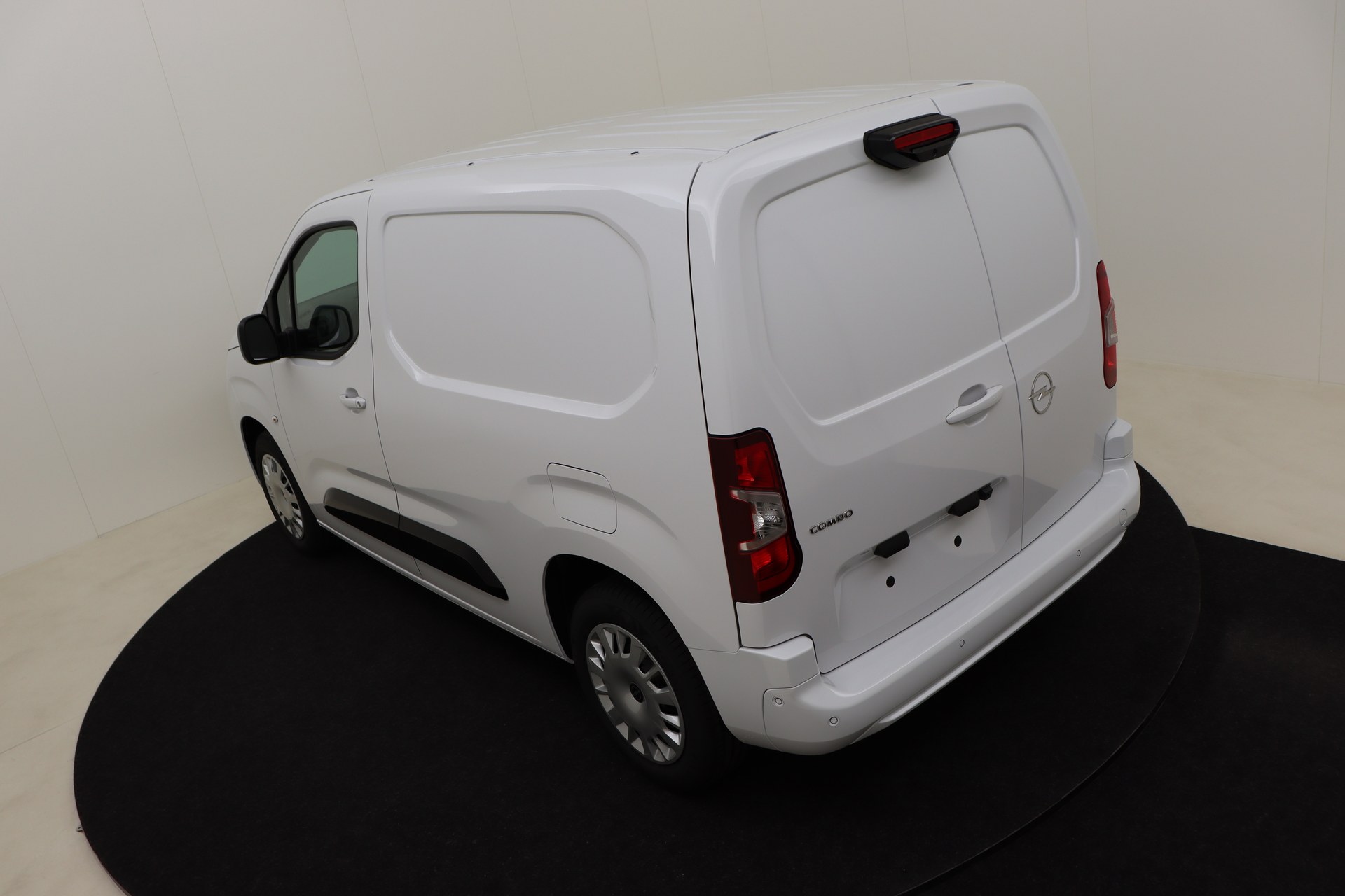 OPEL COMBO 1.5 Turbo D 100 S/S MT6    New Cargo L1H1 Light