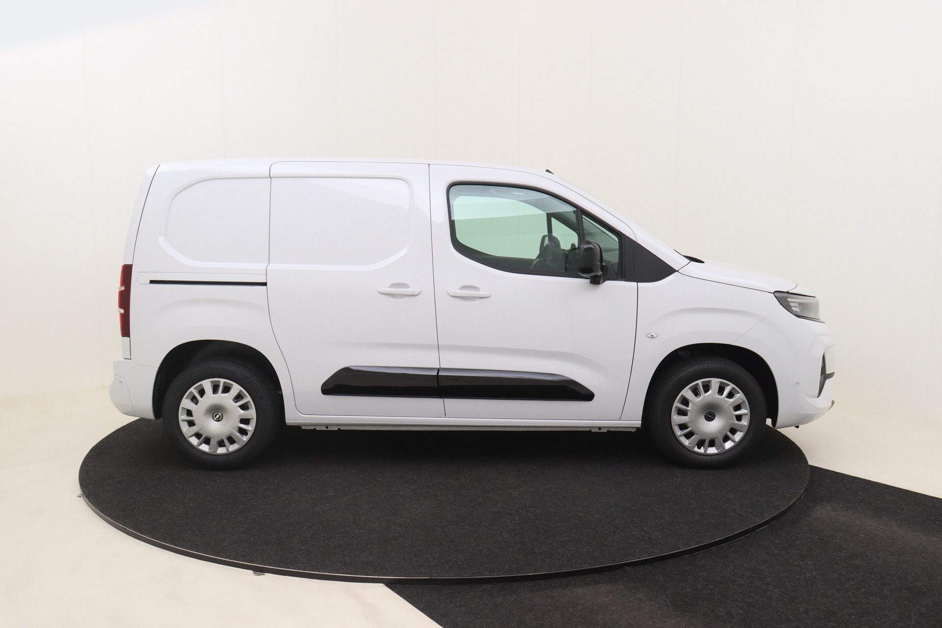 OPEL COMBO 1.5 Turbo D 100 S/S MT6    New Cargo L1H1 Light